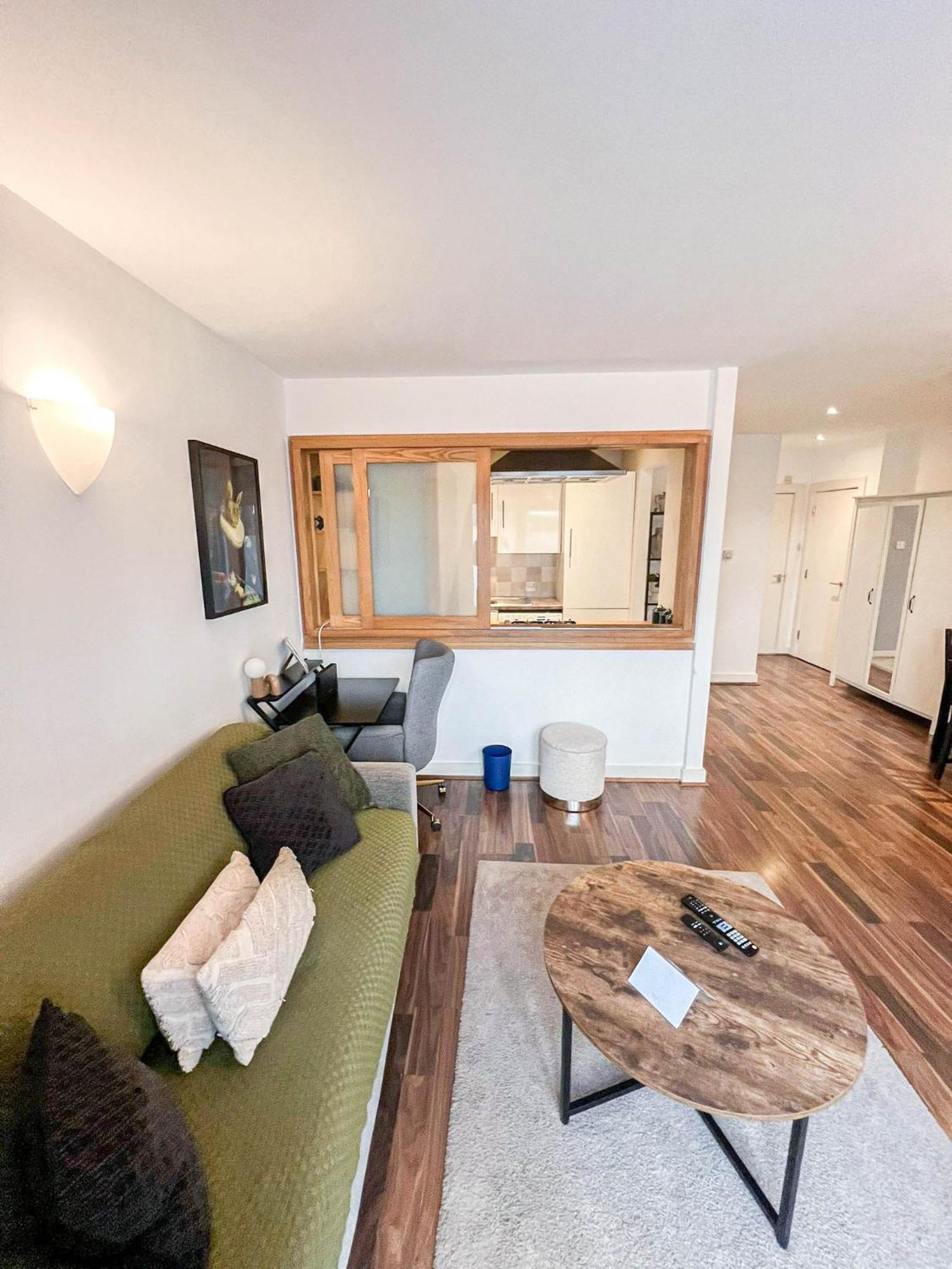 Stunning 1-bedroom Flat In Canary Wharf Free Parking Near Museum Lejlighed London