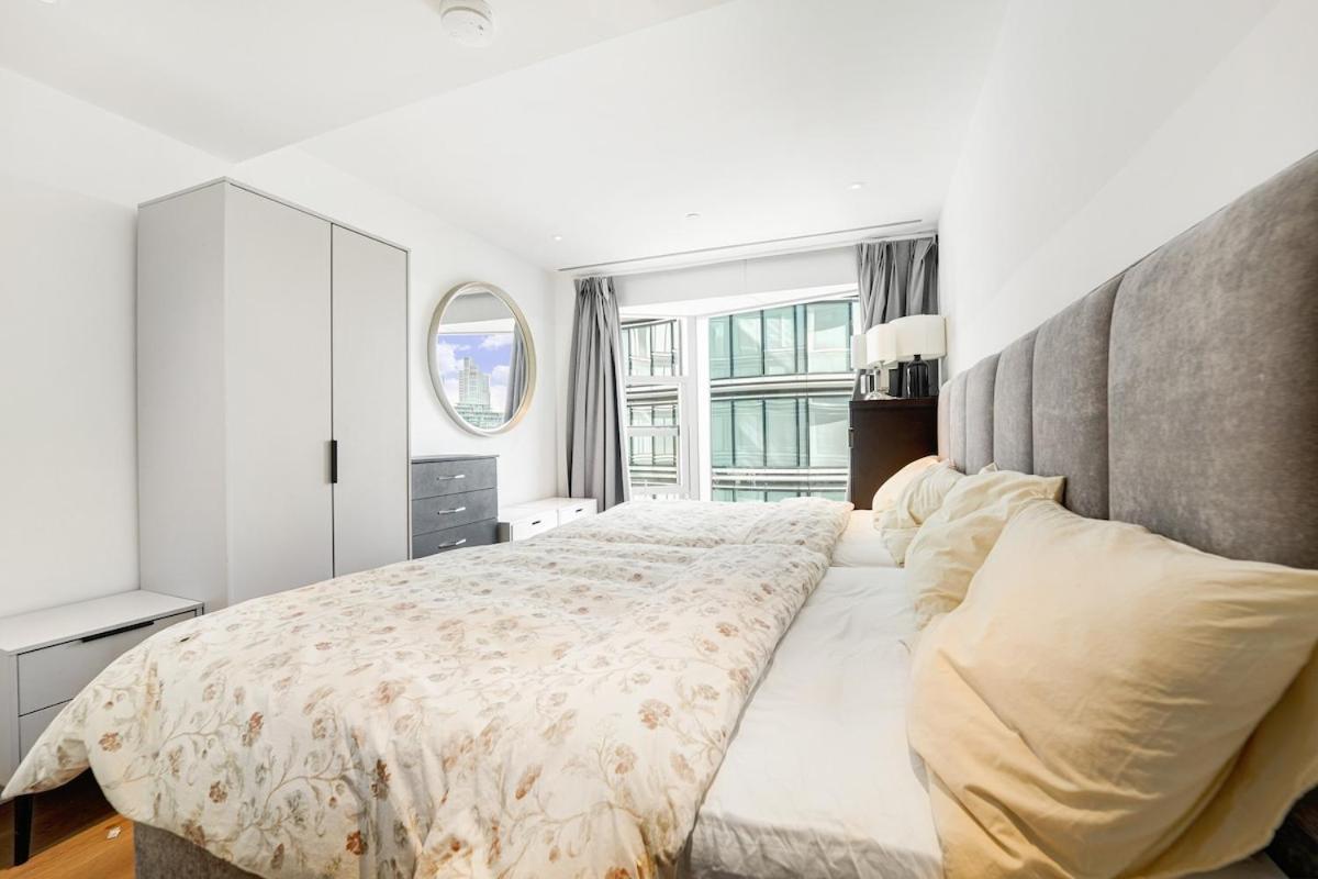 Lägenhet Spacious 3-bedroom With Stunning Battersea Views *