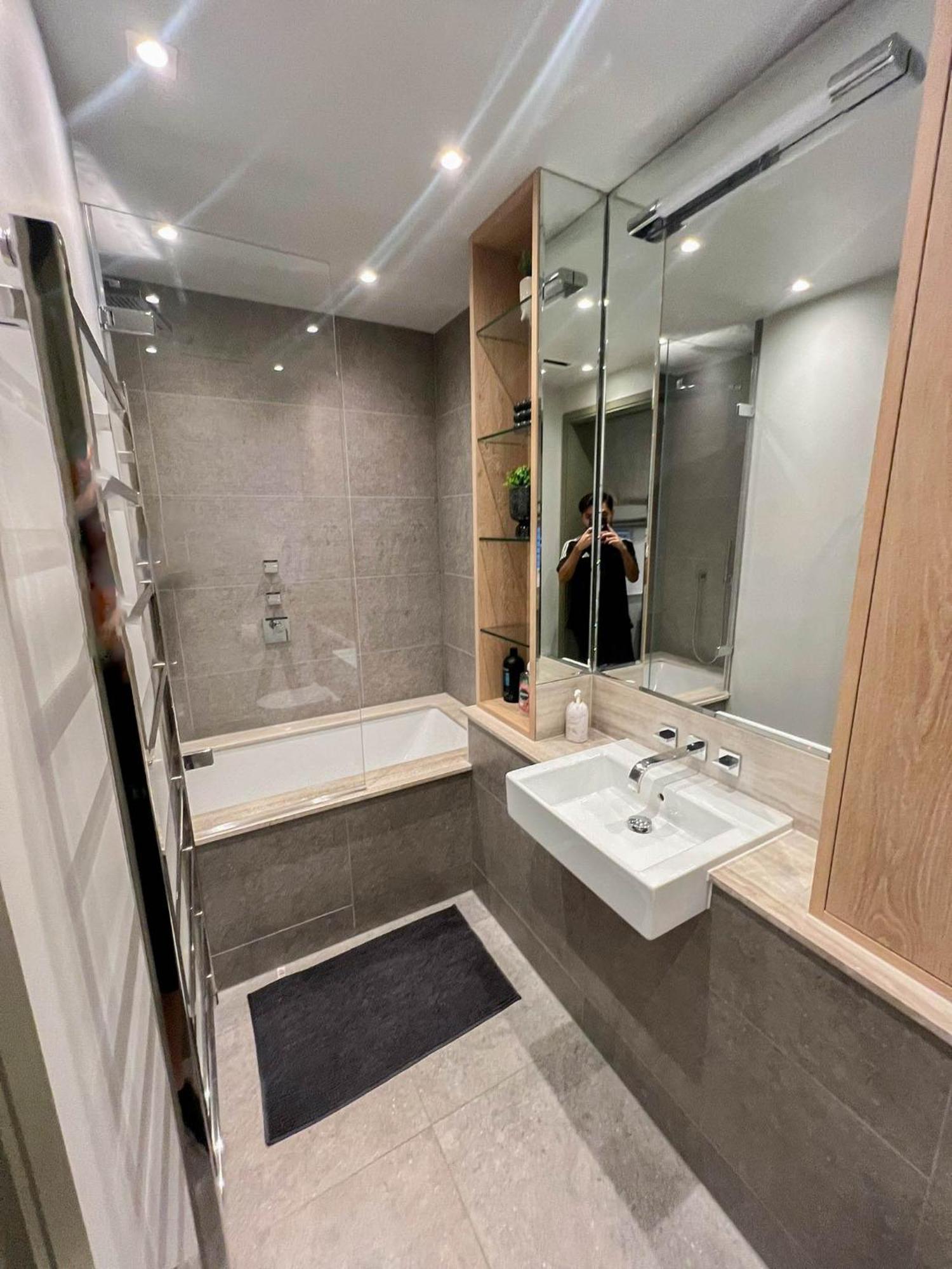Lägenhet Luxurious 3-bedroom & 3 Bathroom Flat With Indoor Fireplace And Patio In Mayfair London