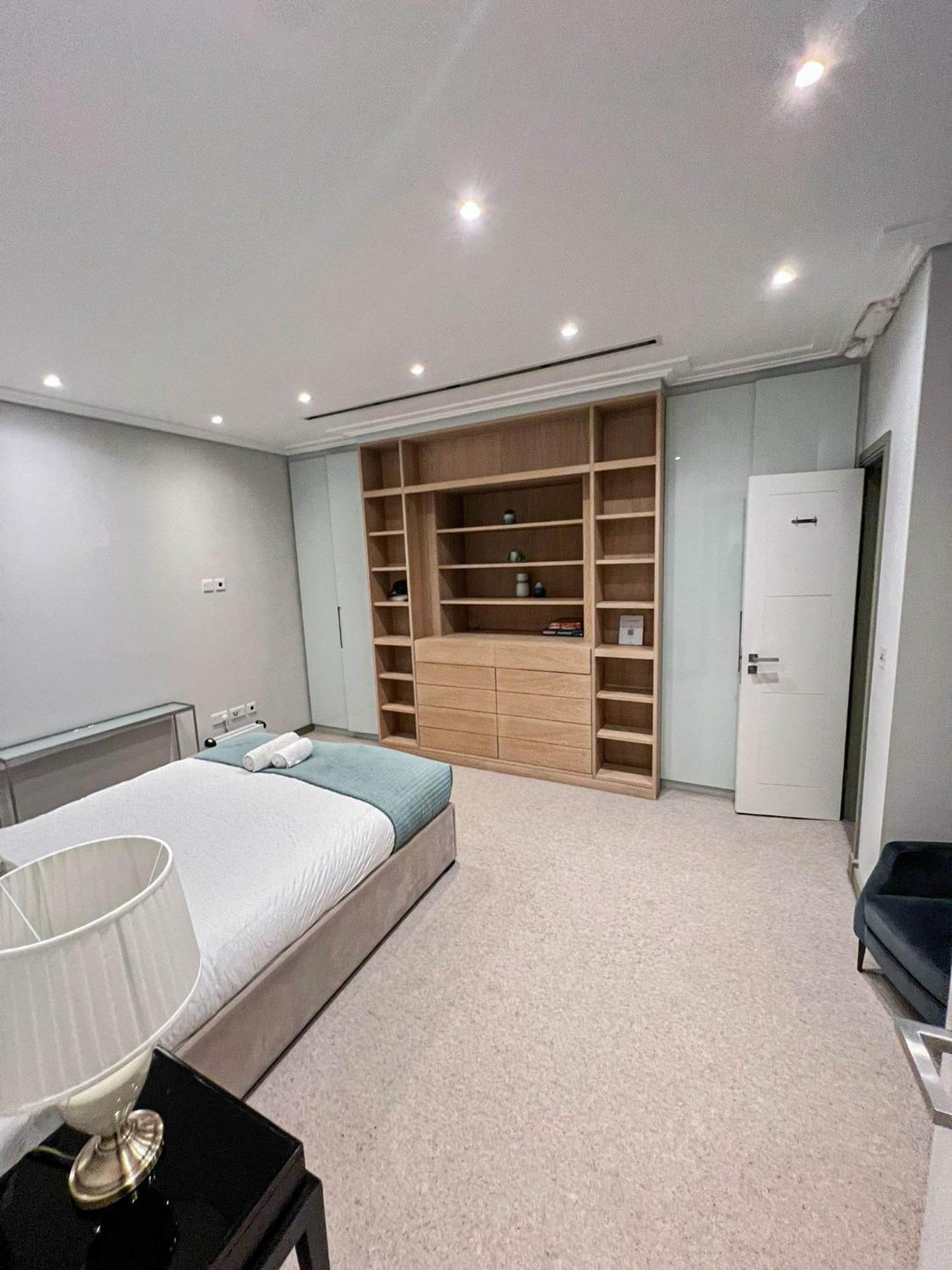 Luxurious 3-bedroom & 3 Bathroom Flat With Indoor Fireplace And Patio In Mayfair Lägenhet *