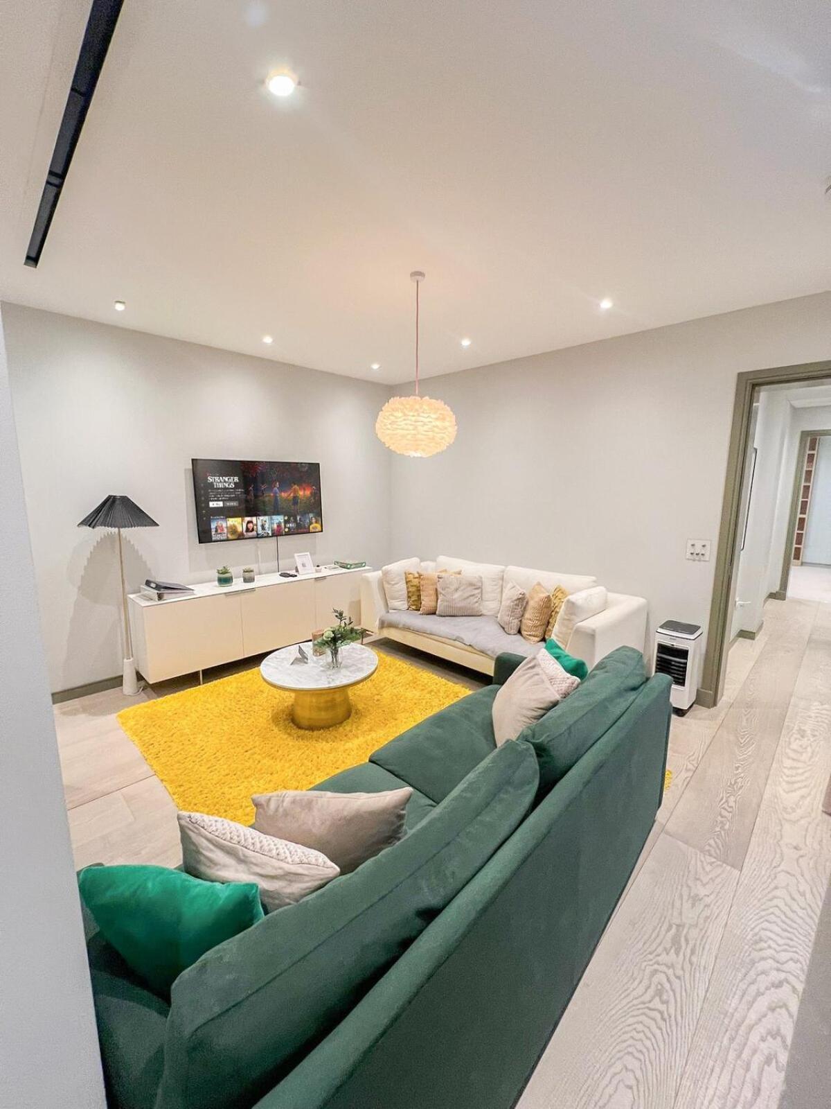 Lägenhet Luxurious 3-bedroom & 3 Bathroom Flat With Indoor Fireplace And Patio In Mayfair London