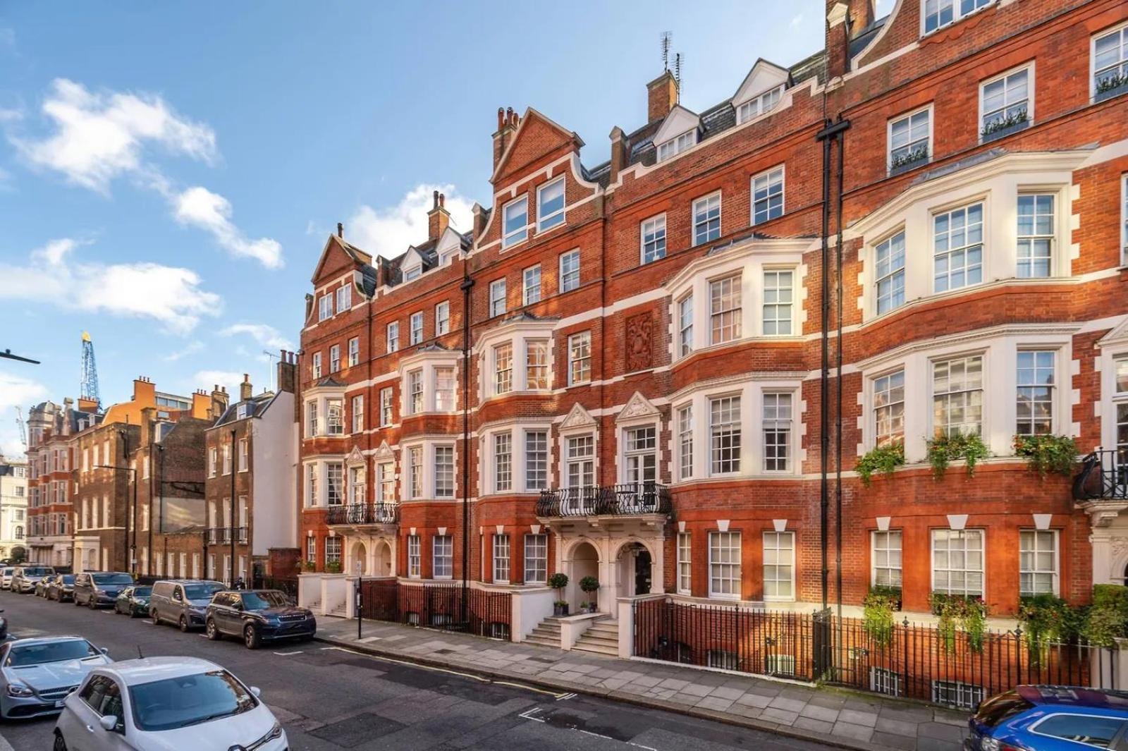 Luxurious 3-bedroom & 3 Bathroom Flat With Indoor Fireplace And Patio In Mayfair Lägenhet *