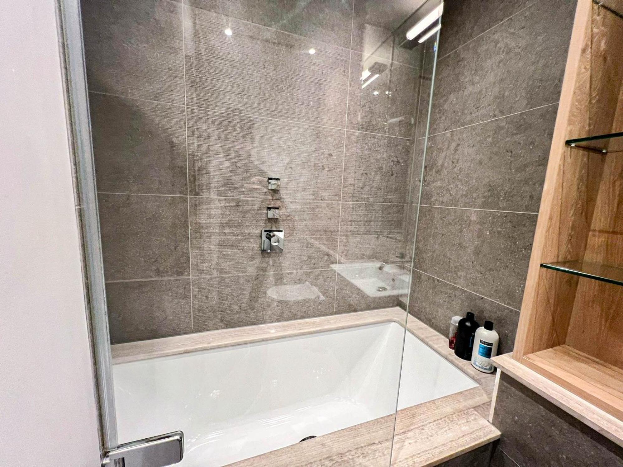 Lägenhet Luxurious 3-bedroom & 3 Bathroom Flat With Indoor Fireplace And Patio In Mayfair *