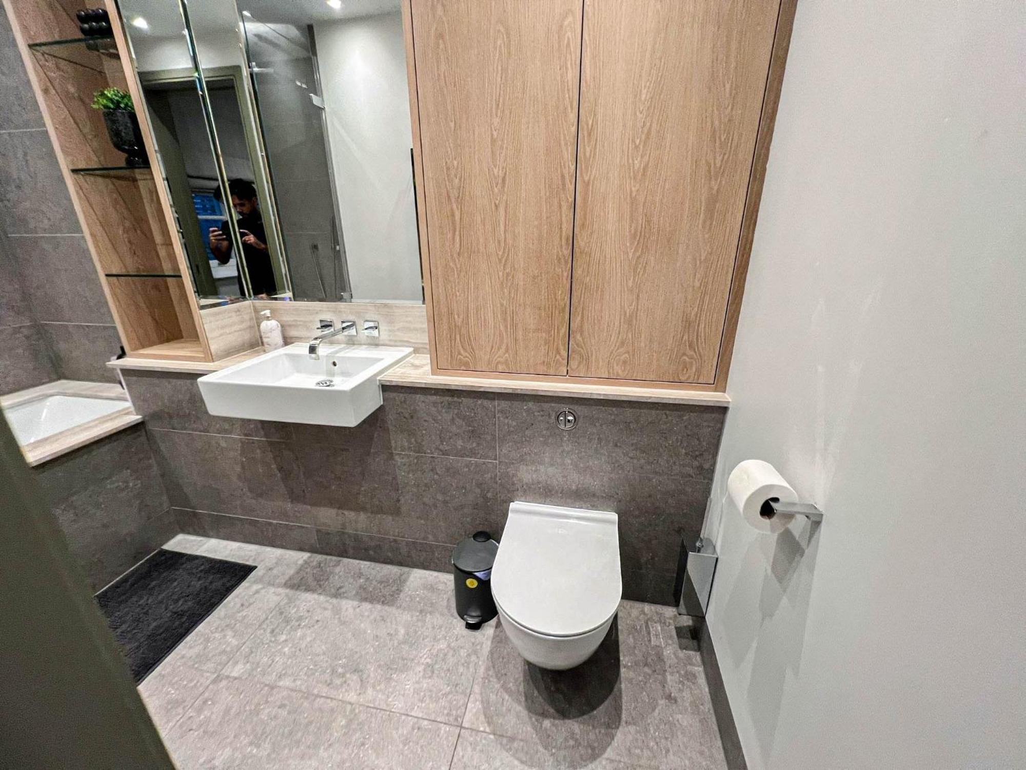 Lägenhet Luxurious 3-bedroom & 3 Bathroom Flat With Indoor Fireplace And Patio In Mayfair