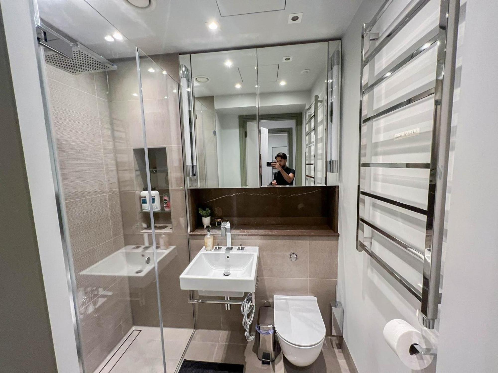 Lägenhet Luxurious 3-bedroom & 3 Bathroom Flat With Indoor Fireplace And Patio In Mayfair
