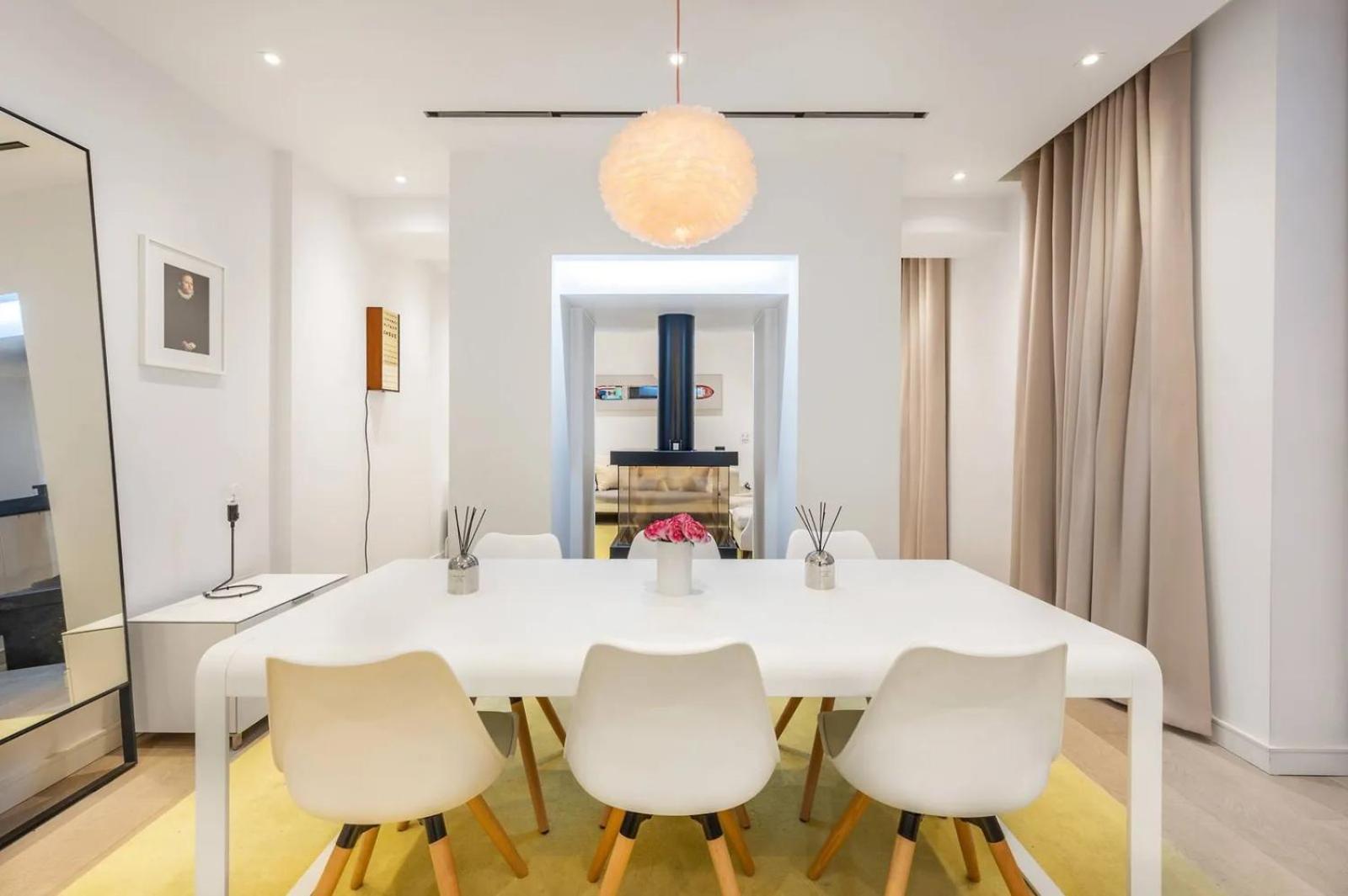 Lägenhet Luxurious 3-bedroom & 3 Bathroom Flat With Indoor Fireplace And Patio In Mayfair *