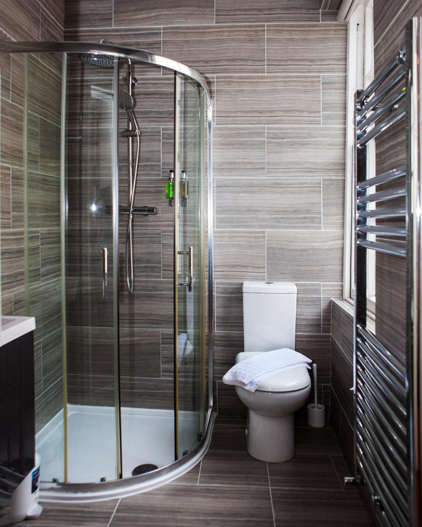 Putera Puteri Hotell