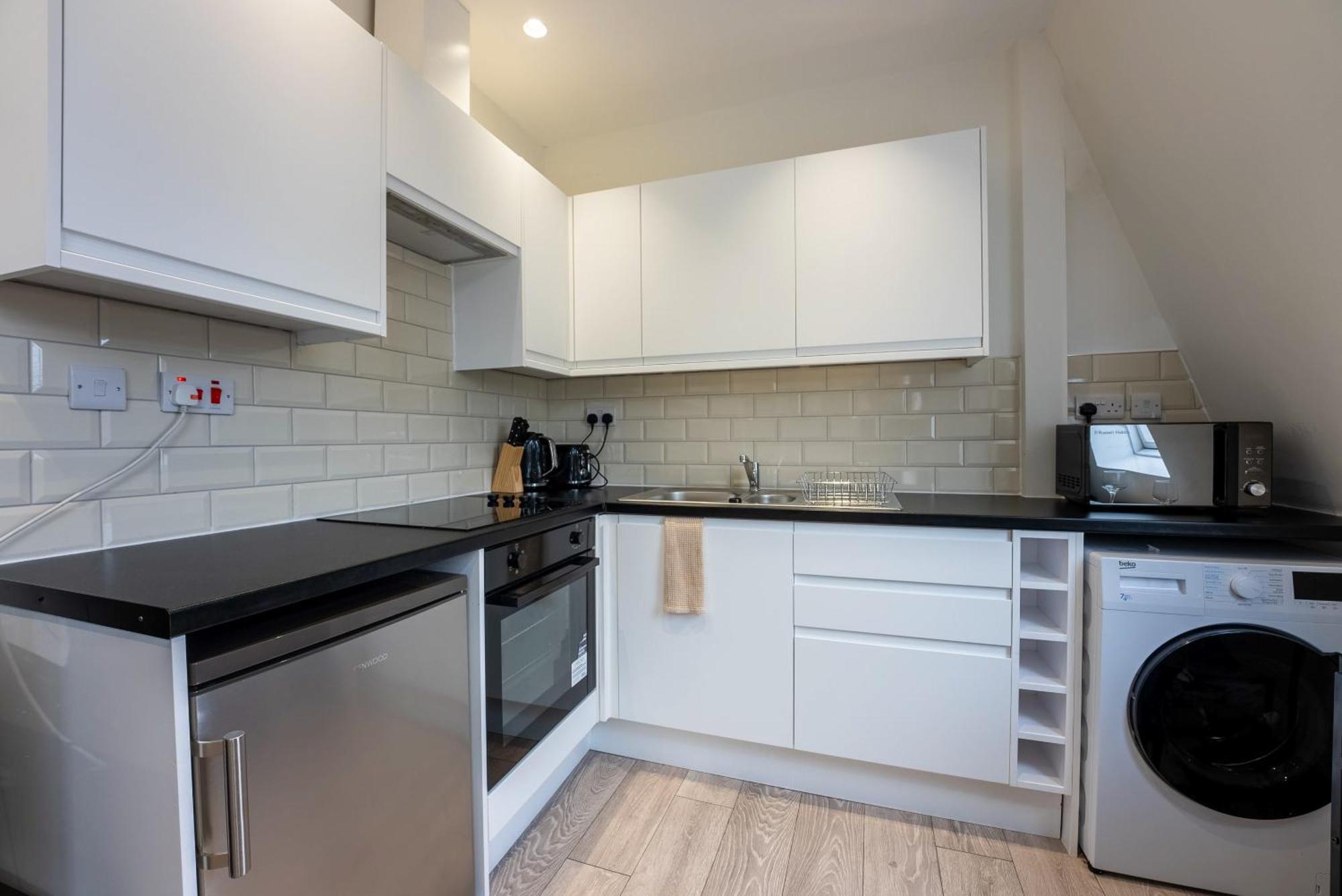 Modern Flat With Balcony In Heart Of * Londen