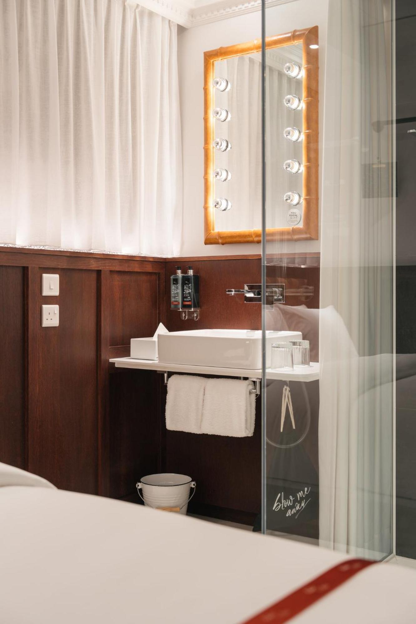 Hotel Ruby Stella London