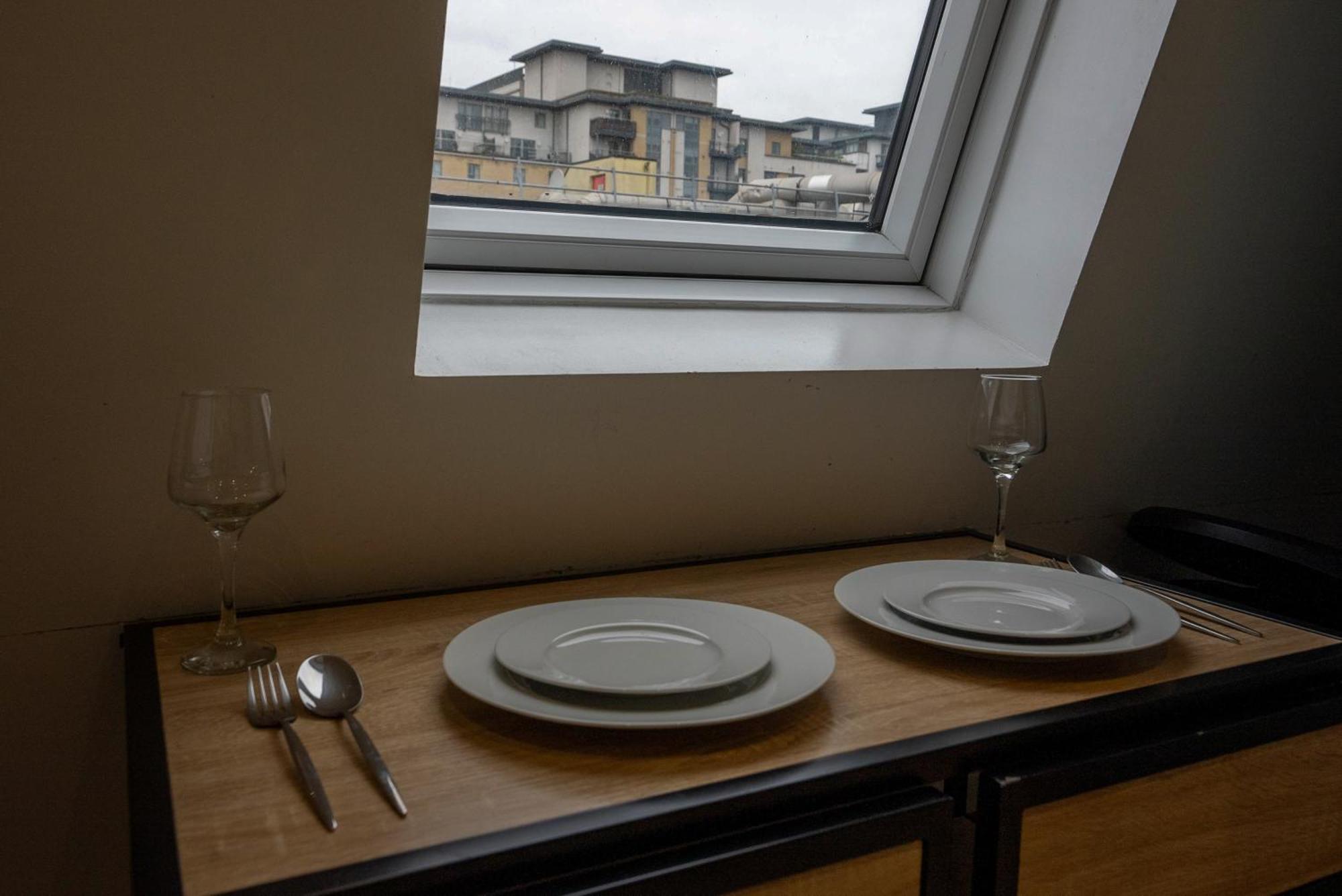 Appartement Modern Flat With Balcony In Heart Of