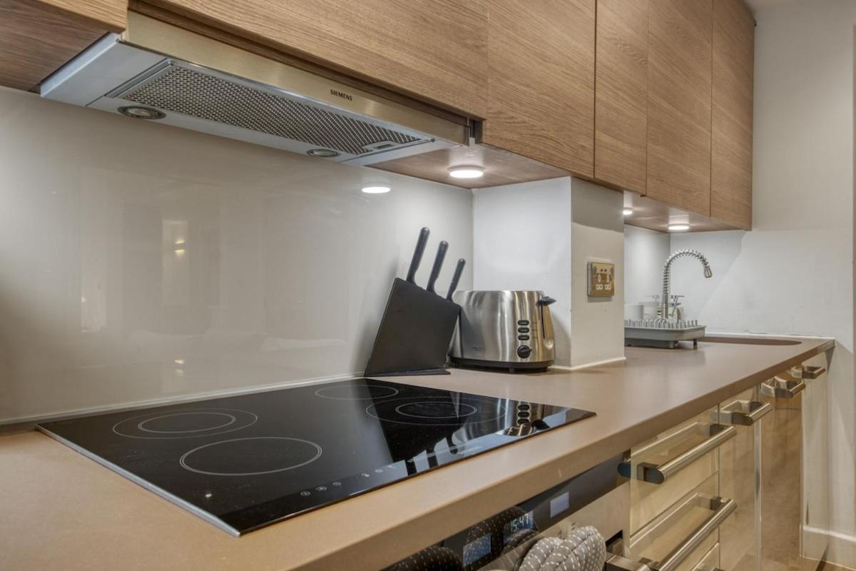 Charming 1 Bed With Ac Next To Vauxhall Station- Zone 1 Londen