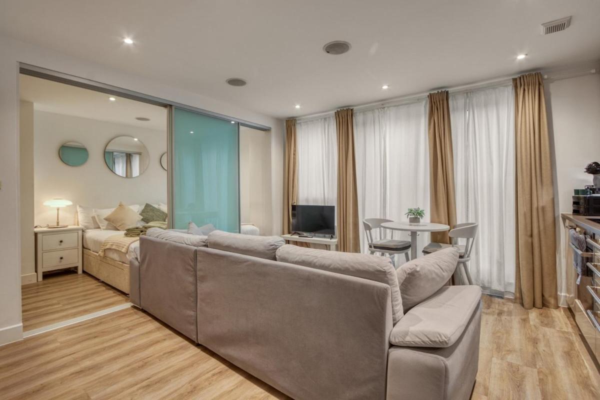 Charming 1 Bed With Ac Next To Vauxhall Station- Zone 1 Appartement Londen