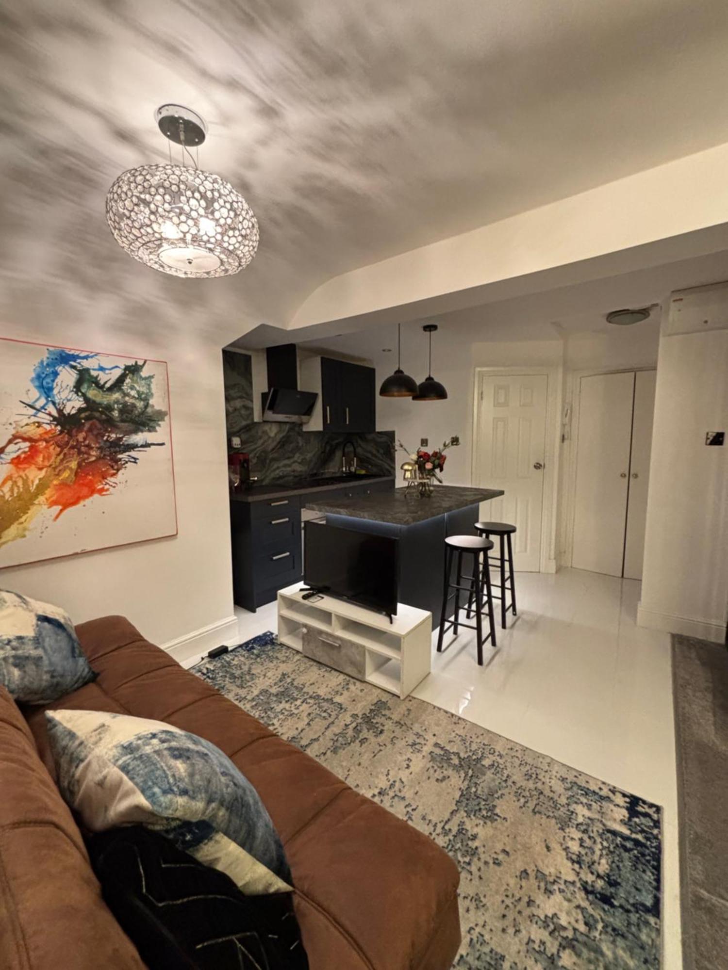 Newly Renovated Modern In West Kensington London