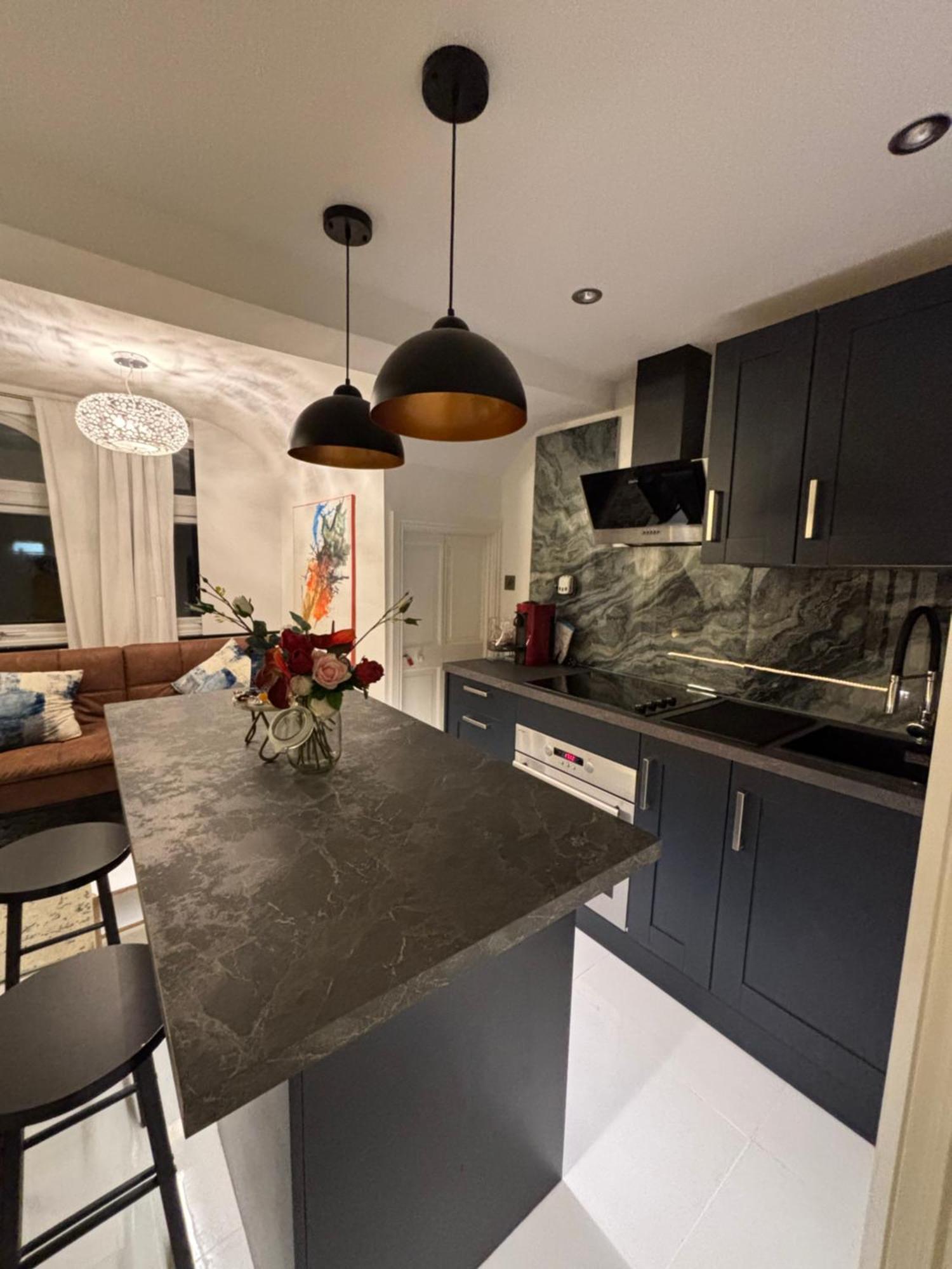 Newly Renovated Modern In West Kensington * London