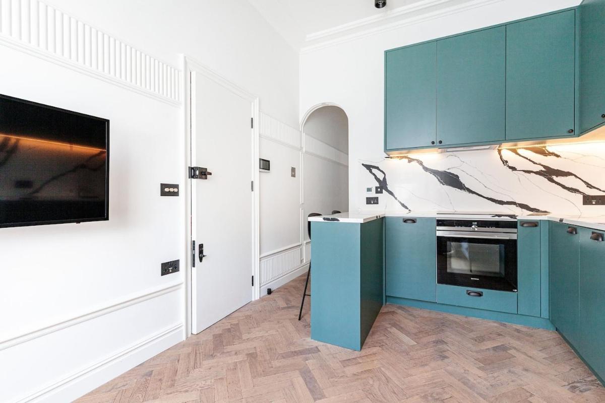 2 Bedroom Near Victoria Station - 3 Apartment London