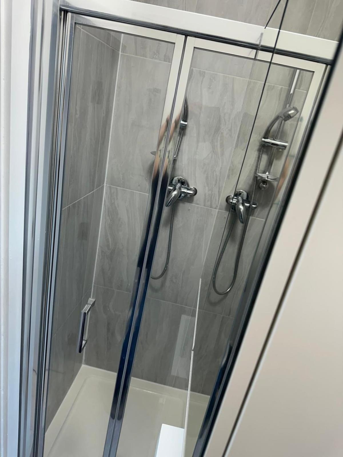 Compact And Bright Flat West 3a Lejlighed London