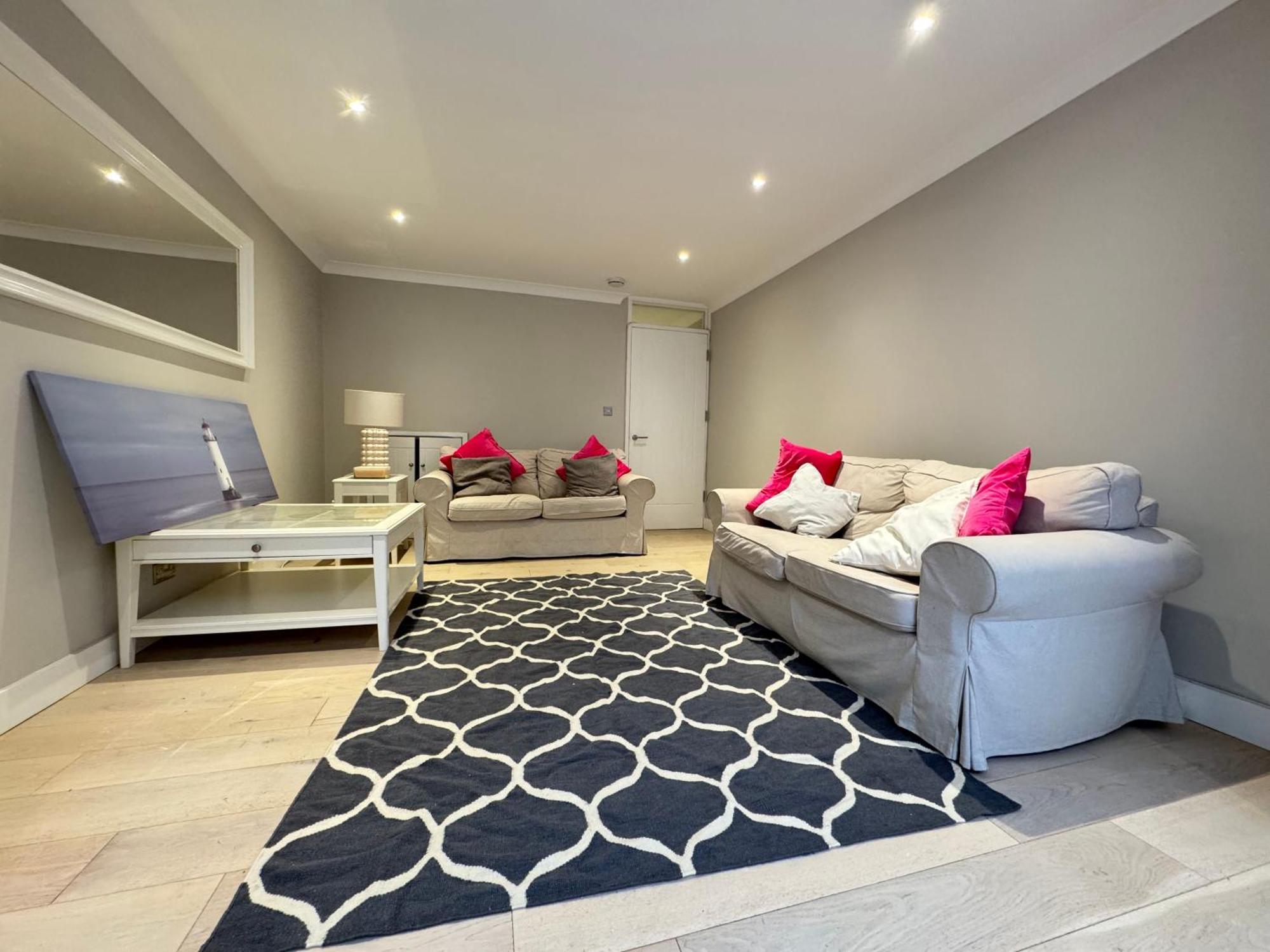 Charming 4bd 6 Mins From Nine Elms Station Holiday home *
