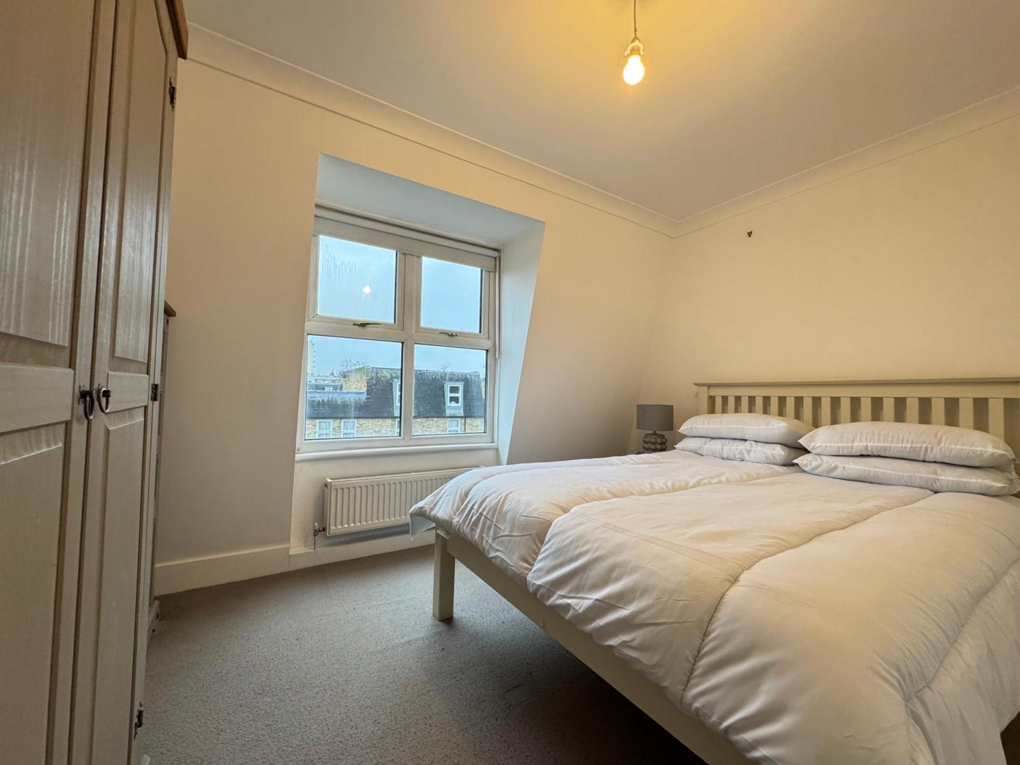 Holiday home Charming 4bd 6 Mins From Nine Elms Station *