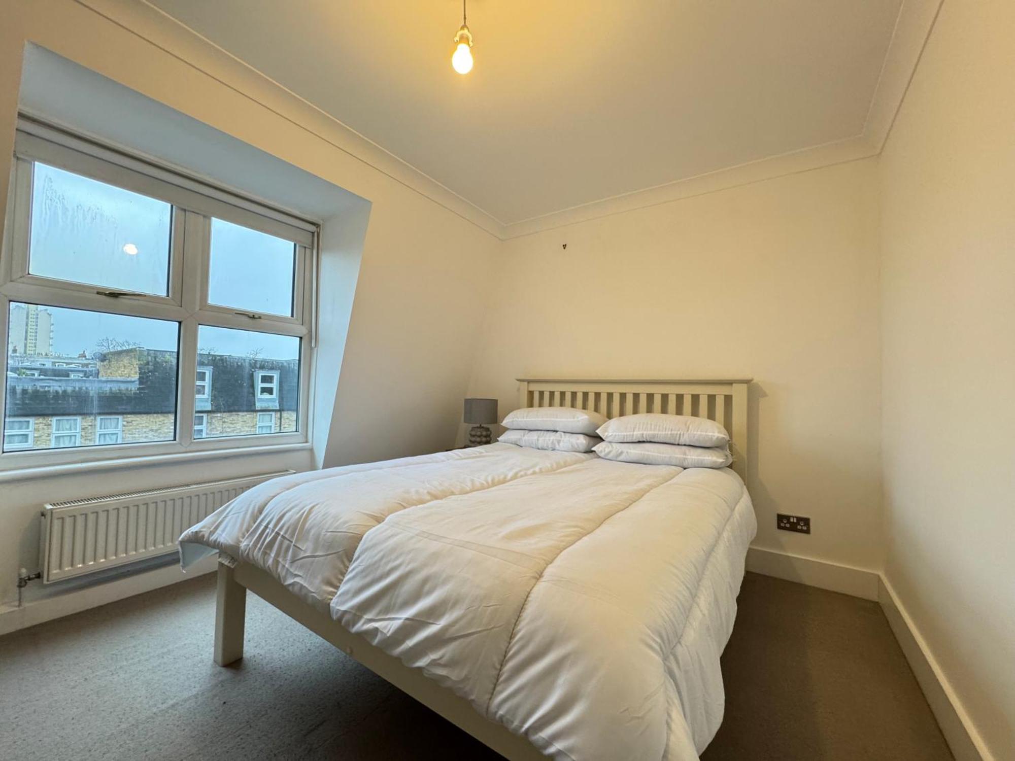 Holiday home Charming 4bd 6 Mins From Nine Elms Station London