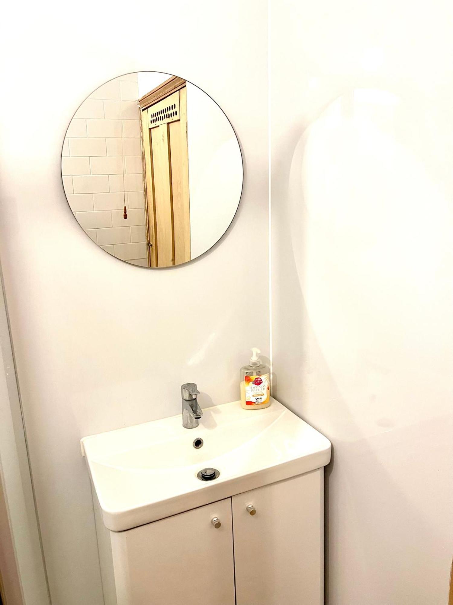 Waterloo - Private In Shared Bed & Breakfast London