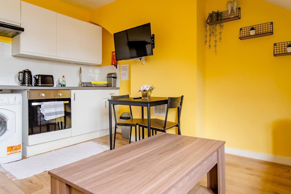 Comfortable In Seven Sisters, Gasthuis *