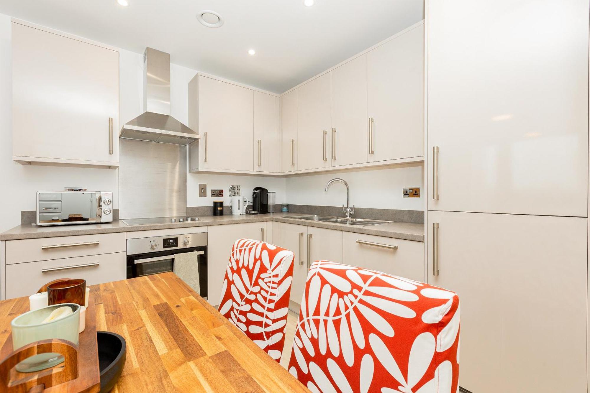Modern 1br With Balcony & View, Wandsworth