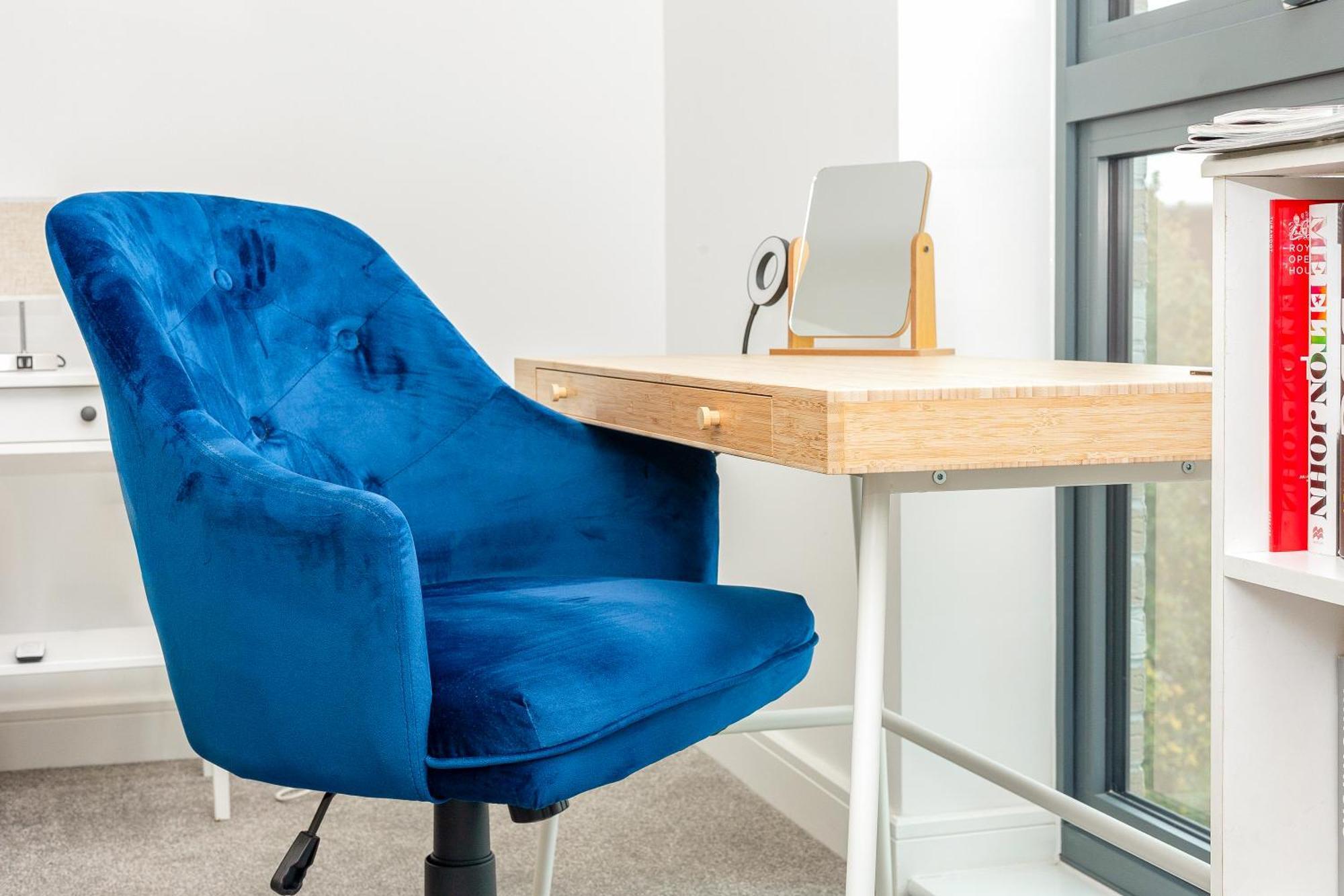 Modern 1br With Balcony & View, Wandsworth Apartment