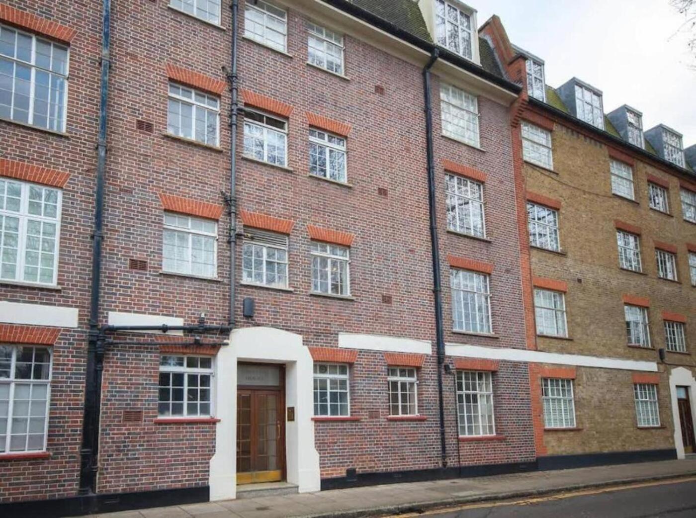 Chelsea One Bed Mins From Kings Road Leilighet London