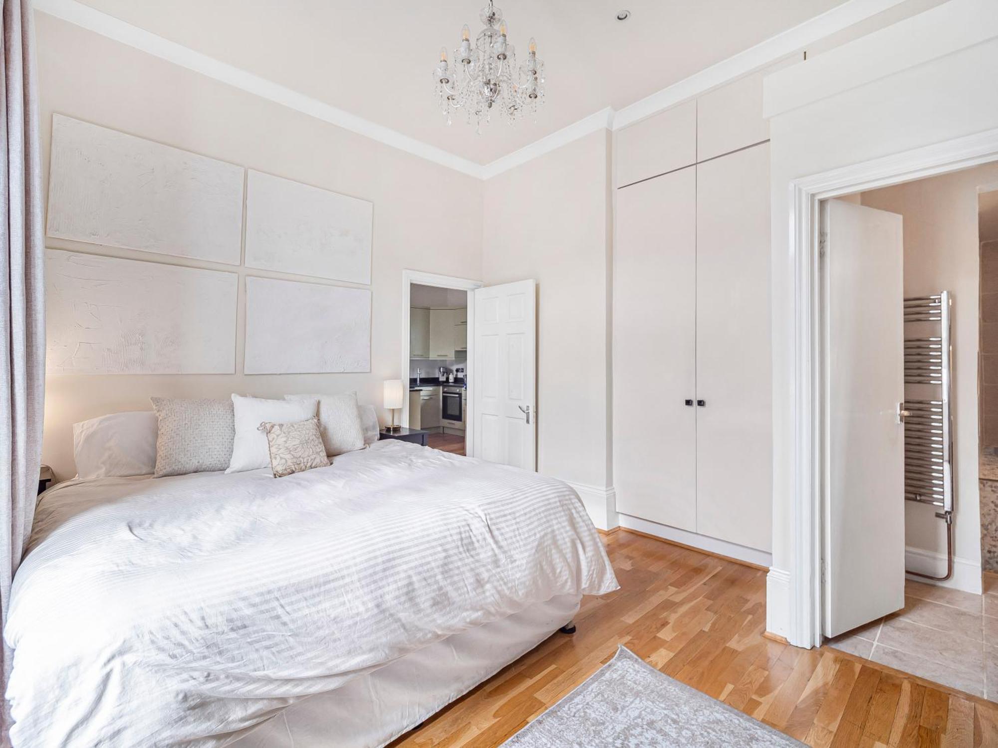 Chic & Cosy Flat With Terrace, 5-min Walk To Pimlico Tube, Pet-friendly * London
