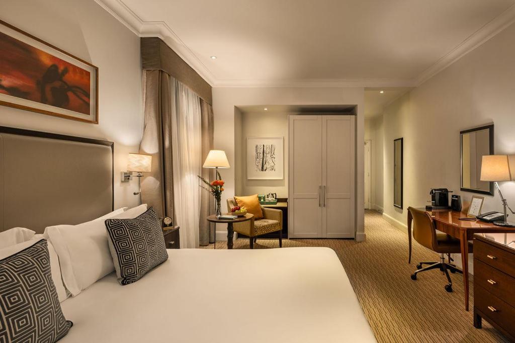 Hotel St. James' Court, A Taj Hotel,