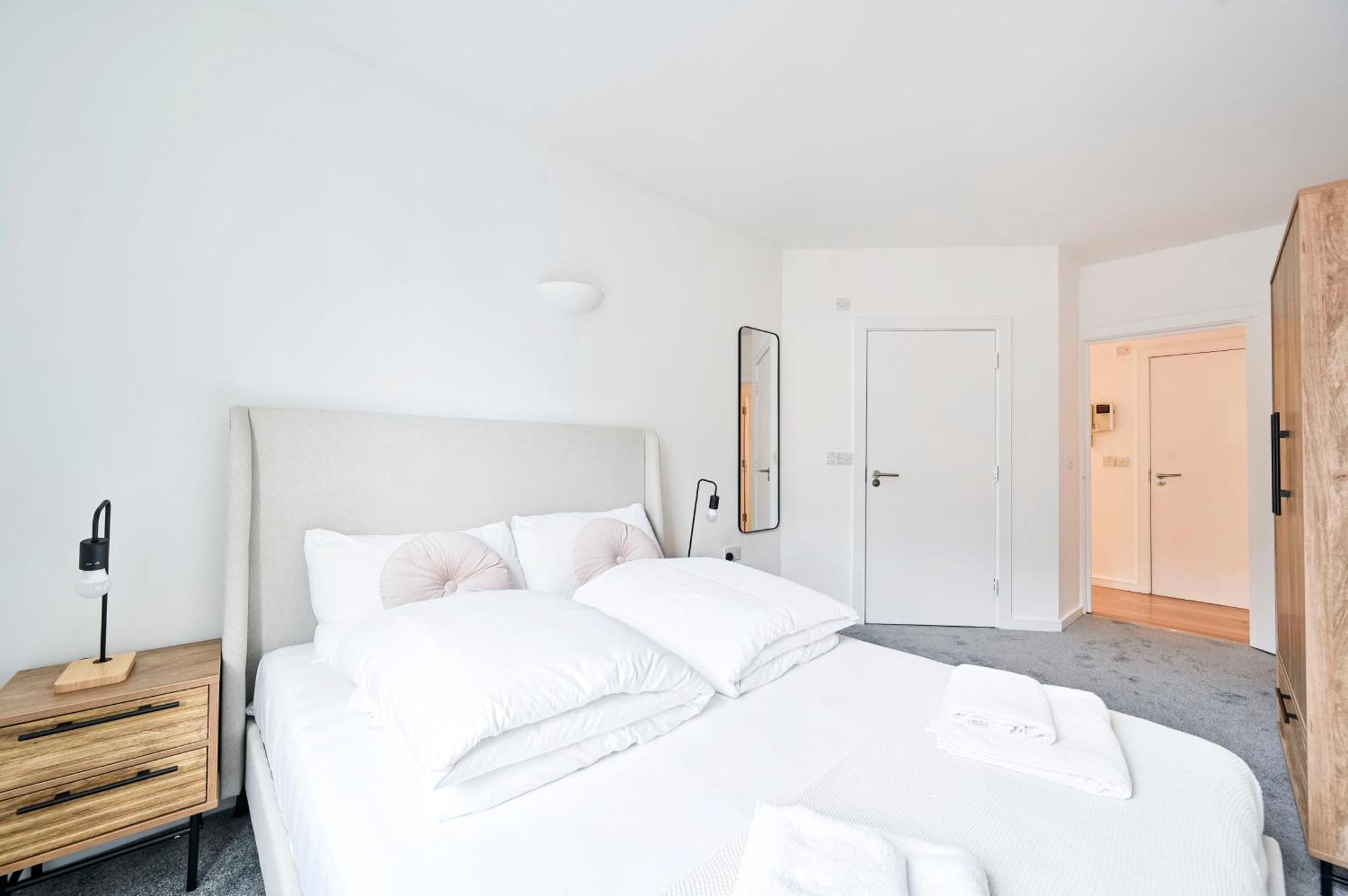 Lovely 2 Bed Tower Bridge Sleeps 6 * Londen