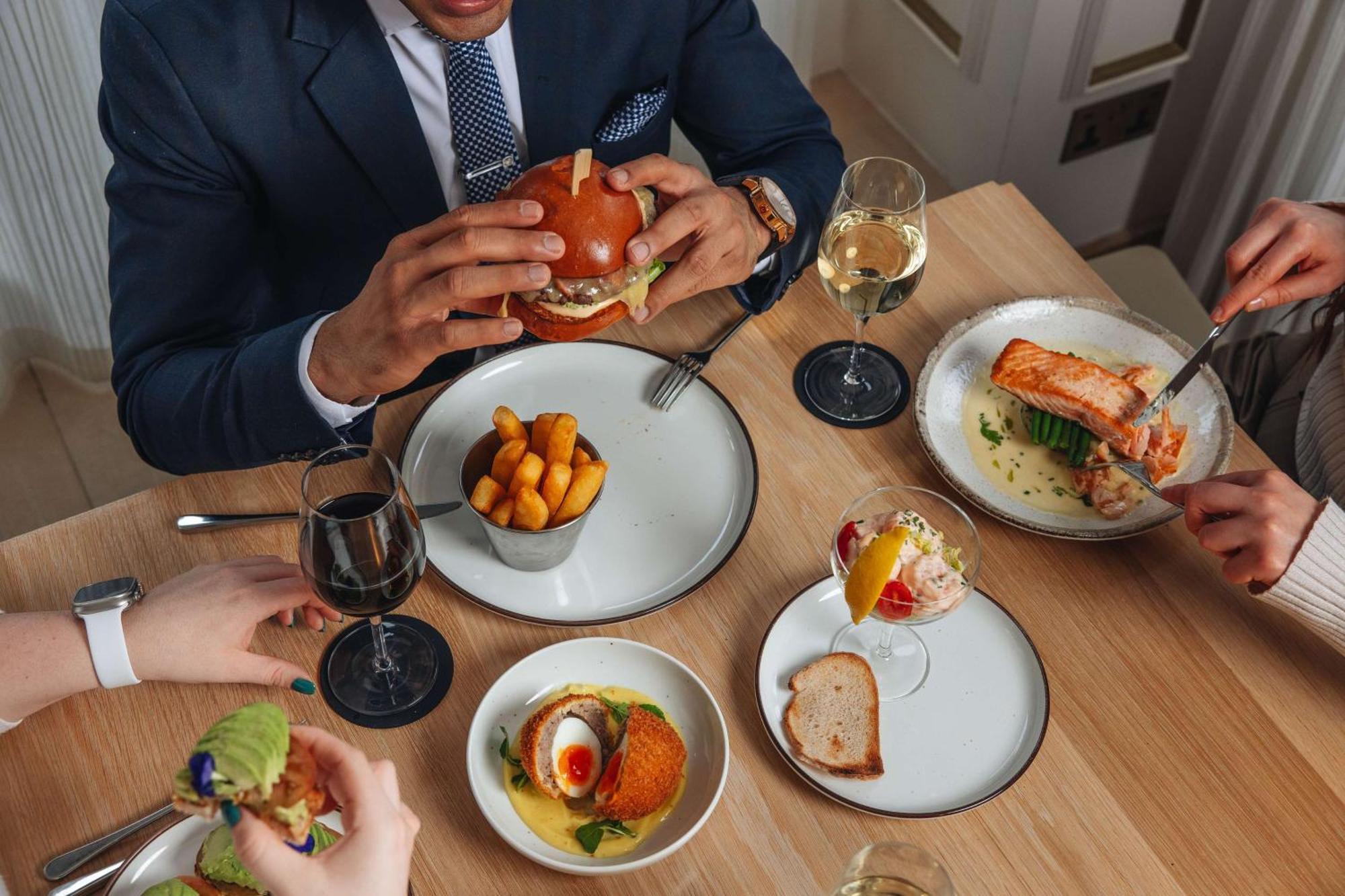 Radisson Blu Edwardian Berkshire Hotel, 4*