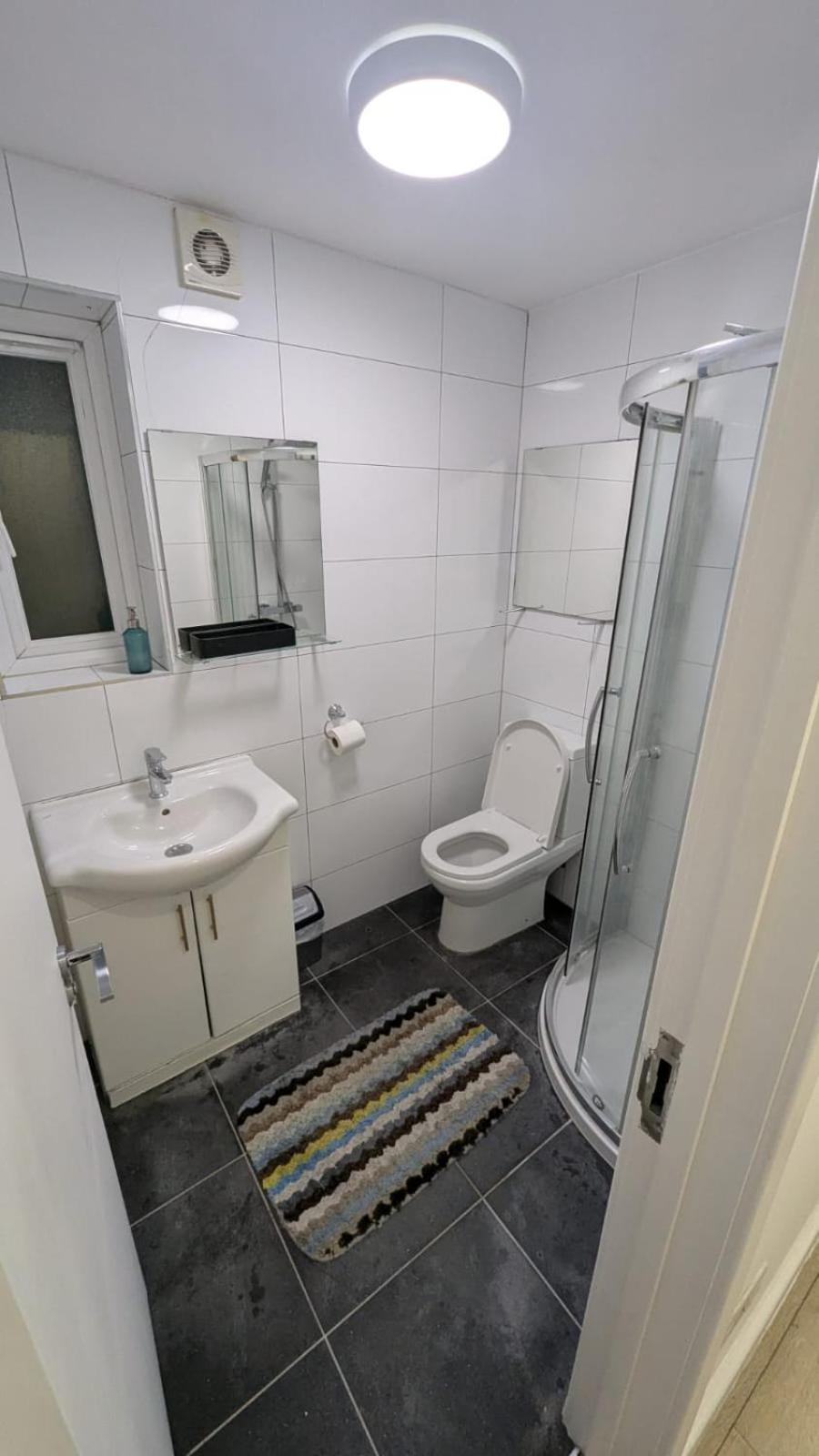 Lägenhet Delightful 2 Bed Ground Floor East By Rebby Sleeps 4 Near Canning Town Station