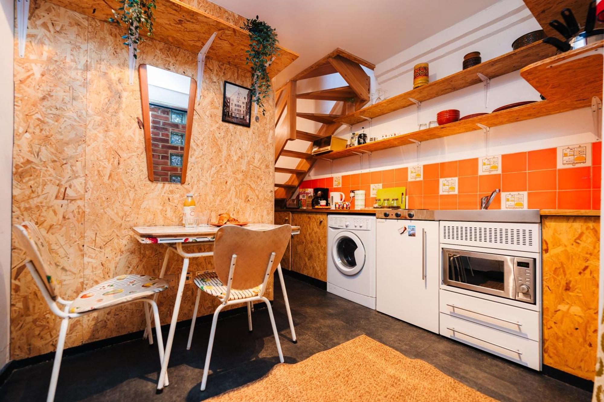 Quirky And Cosy Soho Stables House * Londen