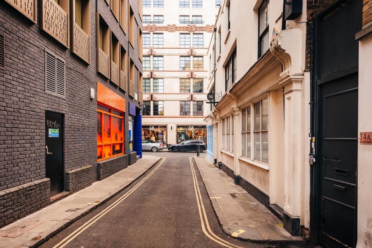 Quirky And Cosy Soho Stables House * Londen