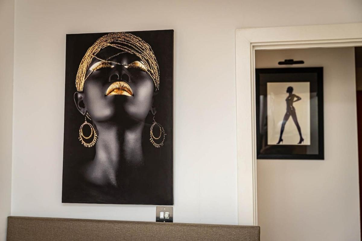Lejlighed Penthouse - Canary Wharf - 24 Hr Concierge, Gym, Hot Tub, Sauna, Balcony, Terrace