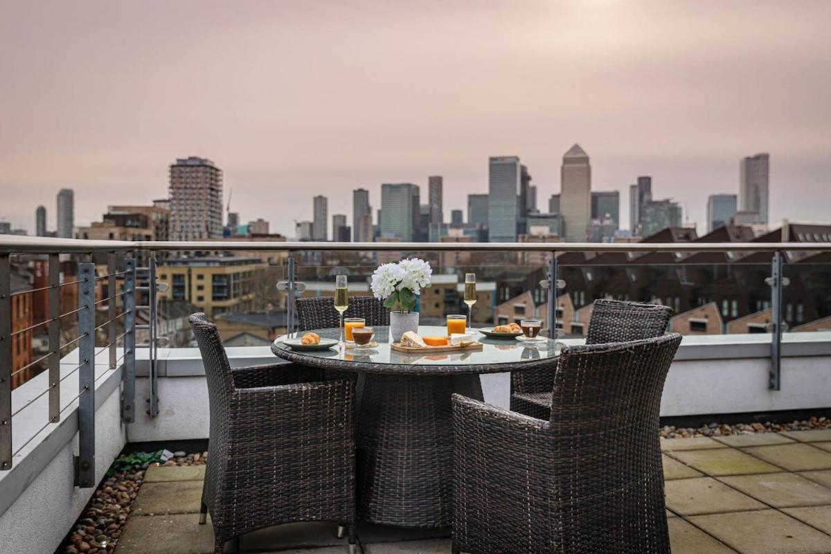 Lejlighed Penthouse - Canary Wharf - 24 Hr Concierge, Gym, Hot Tub, Sauna, Balcony, Terrace *