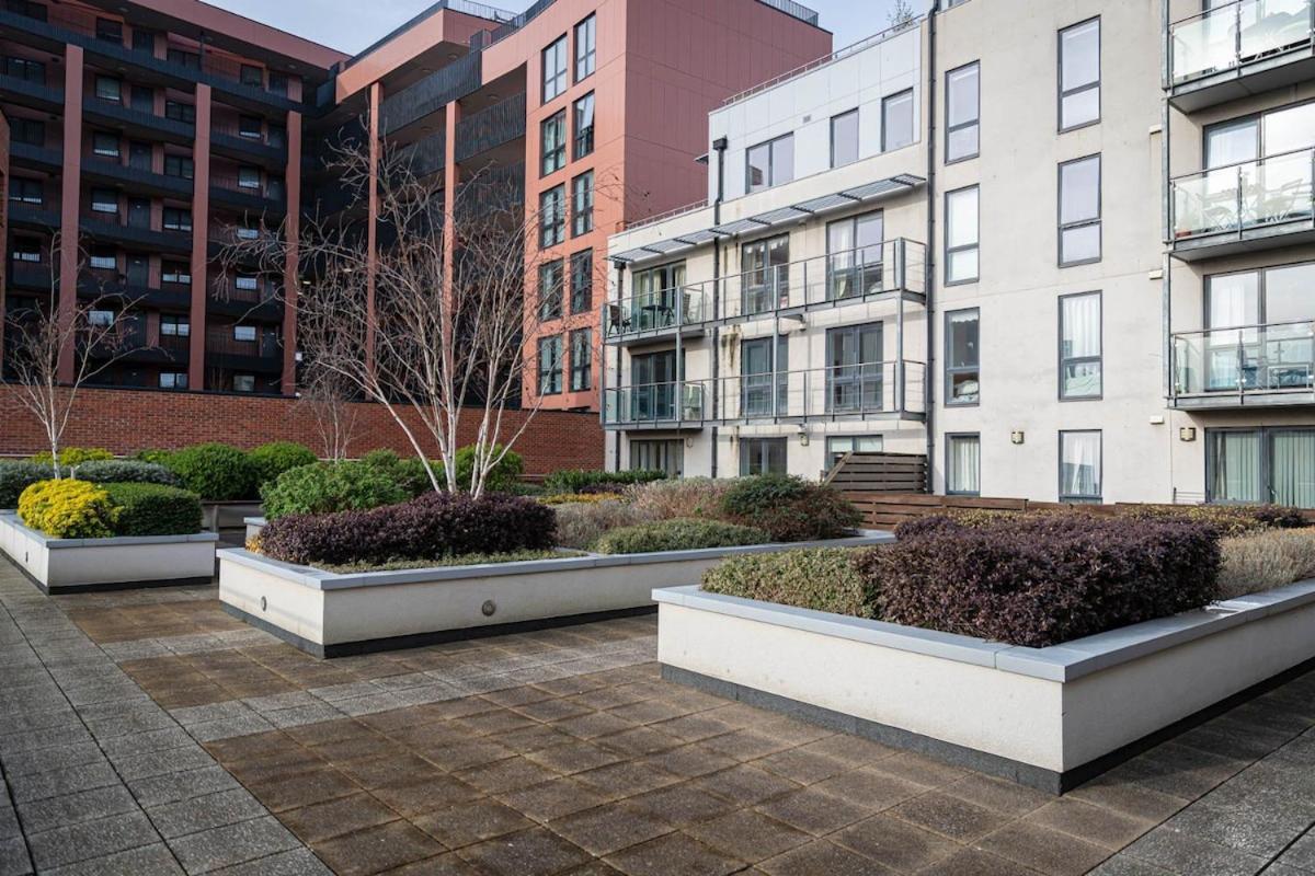 Lejlighed Penthouse - Canary Wharf - 24 Hr Concierge, Gym, Hot Tub, Sauna, Balcony, Terrace London