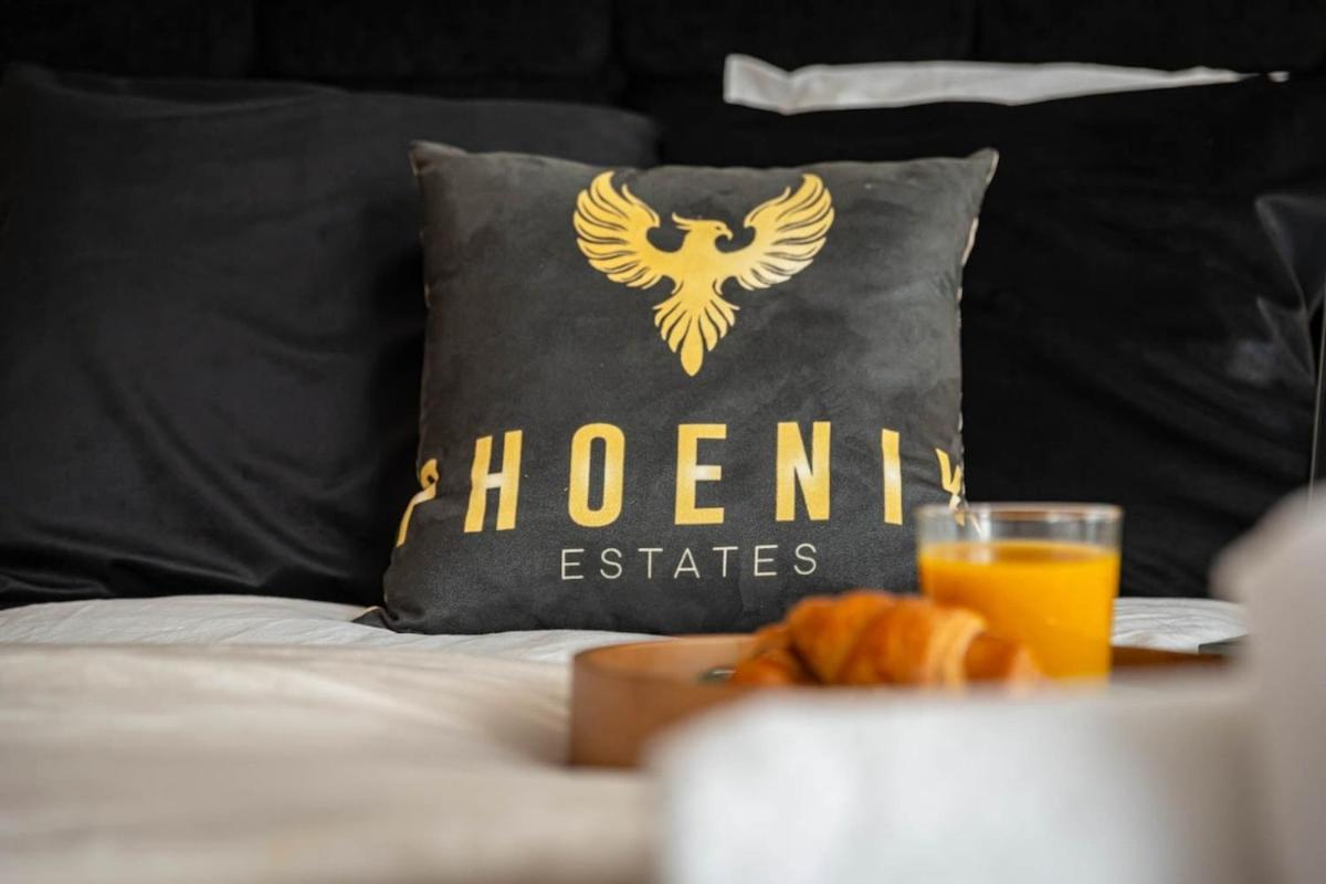 Penthouse - Canary Wharf - 24 Hr Concierge, Gym, Hot Tub, Sauna, Balcony, Terrace Lejlighed