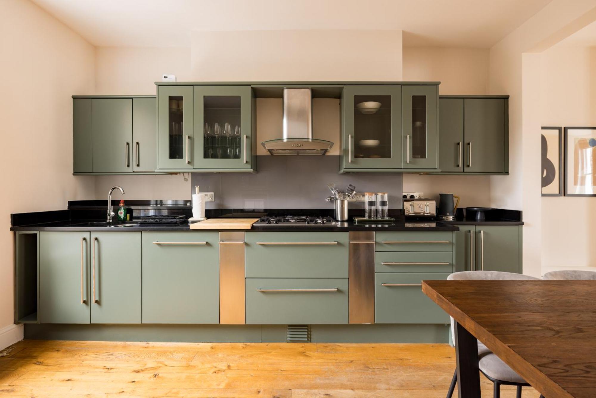 The Chelsea Nest - Stylish 2bdr With Balcony Leilighet London