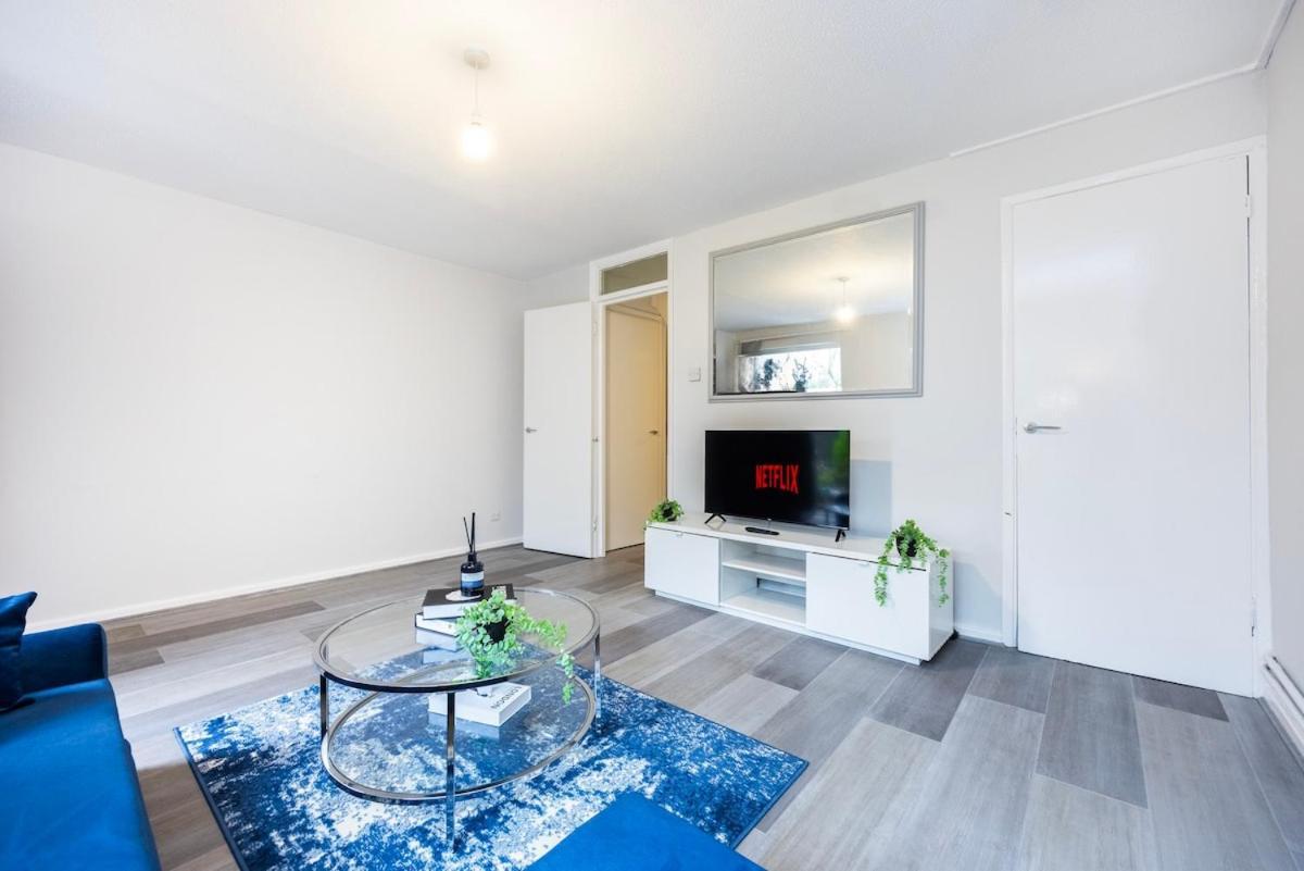 The Blue Hideaway - Spacious Battersea House With Private Garden * London