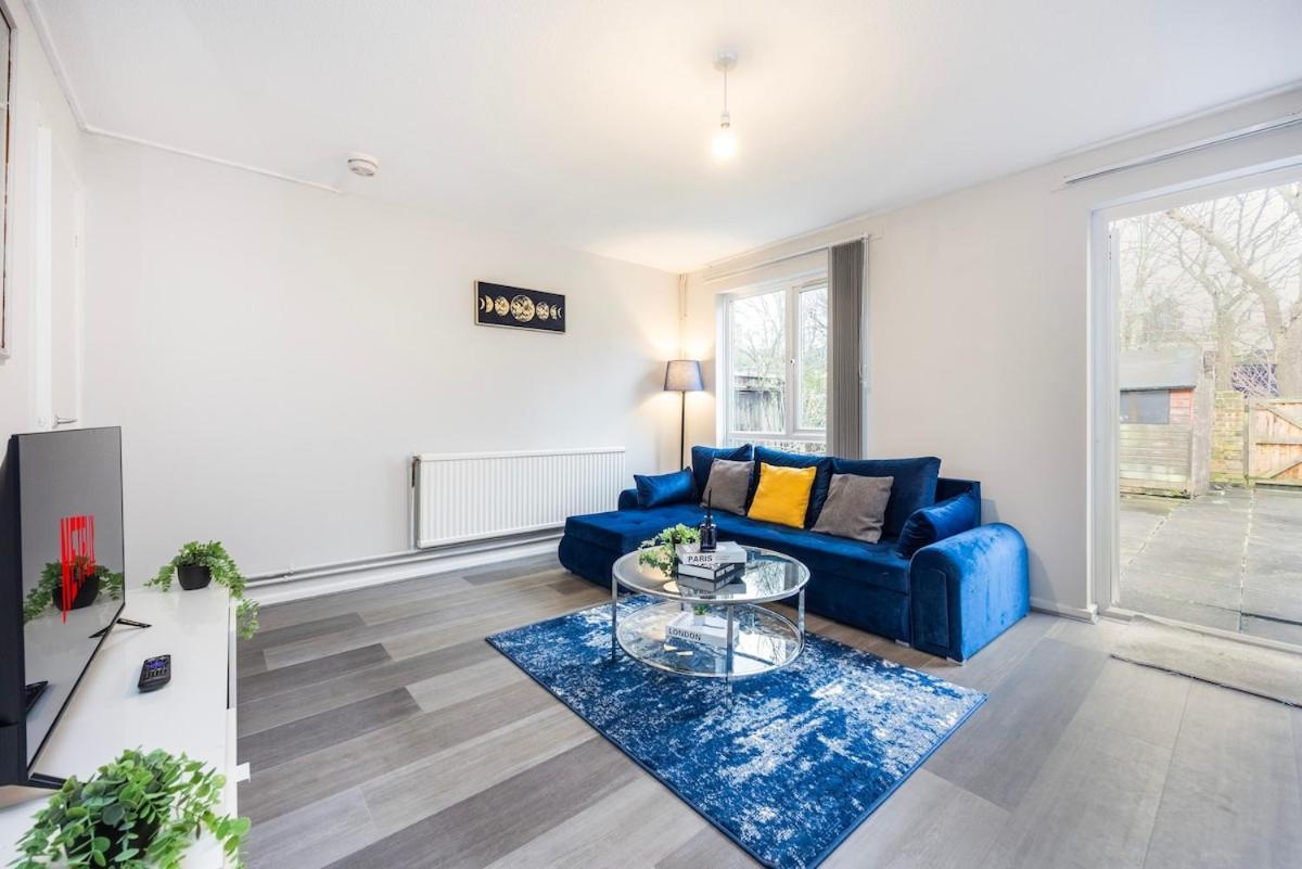 The Blue Hideaway - Spacious Battersea House With Private Garden Lejlighed London