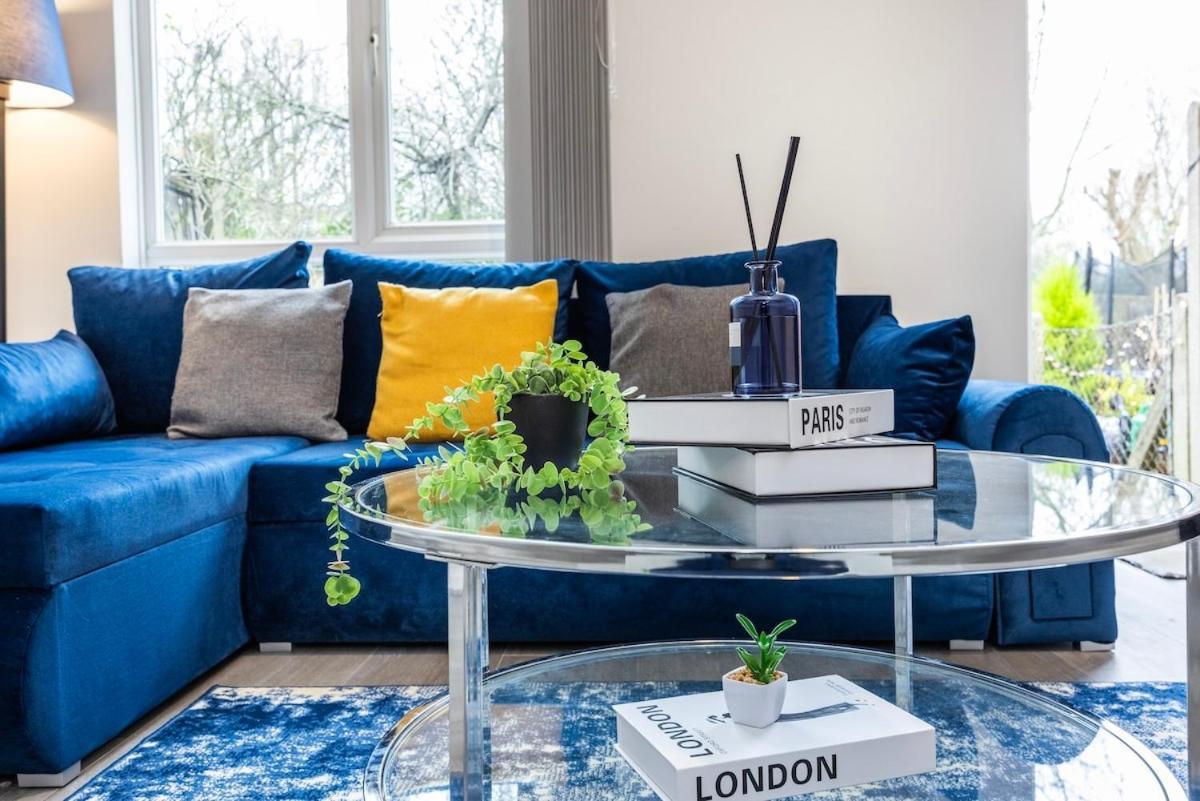 The Blue Hideaway - Spacious Battersea House With Private Garden Lejlighed London