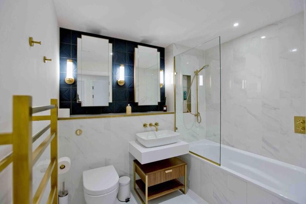 Stylish Flat In Chelsea Creek 11 London