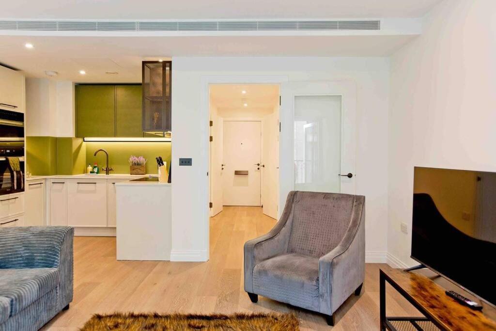 Stylish Flat In Chelsea Creek 11 Apartment