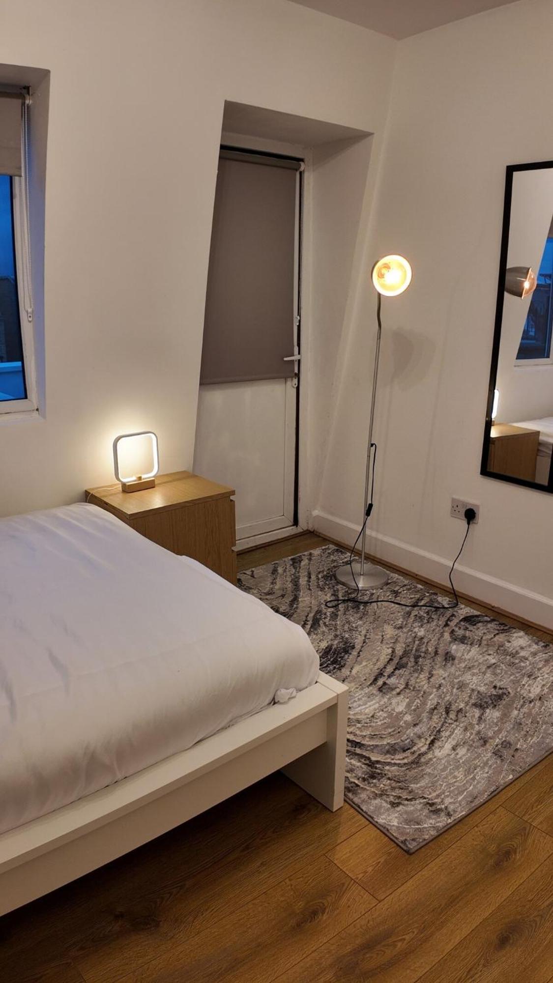Apartment Luxury 4 Bedroom With Patio - 10 Min From Westfield Hr3 *