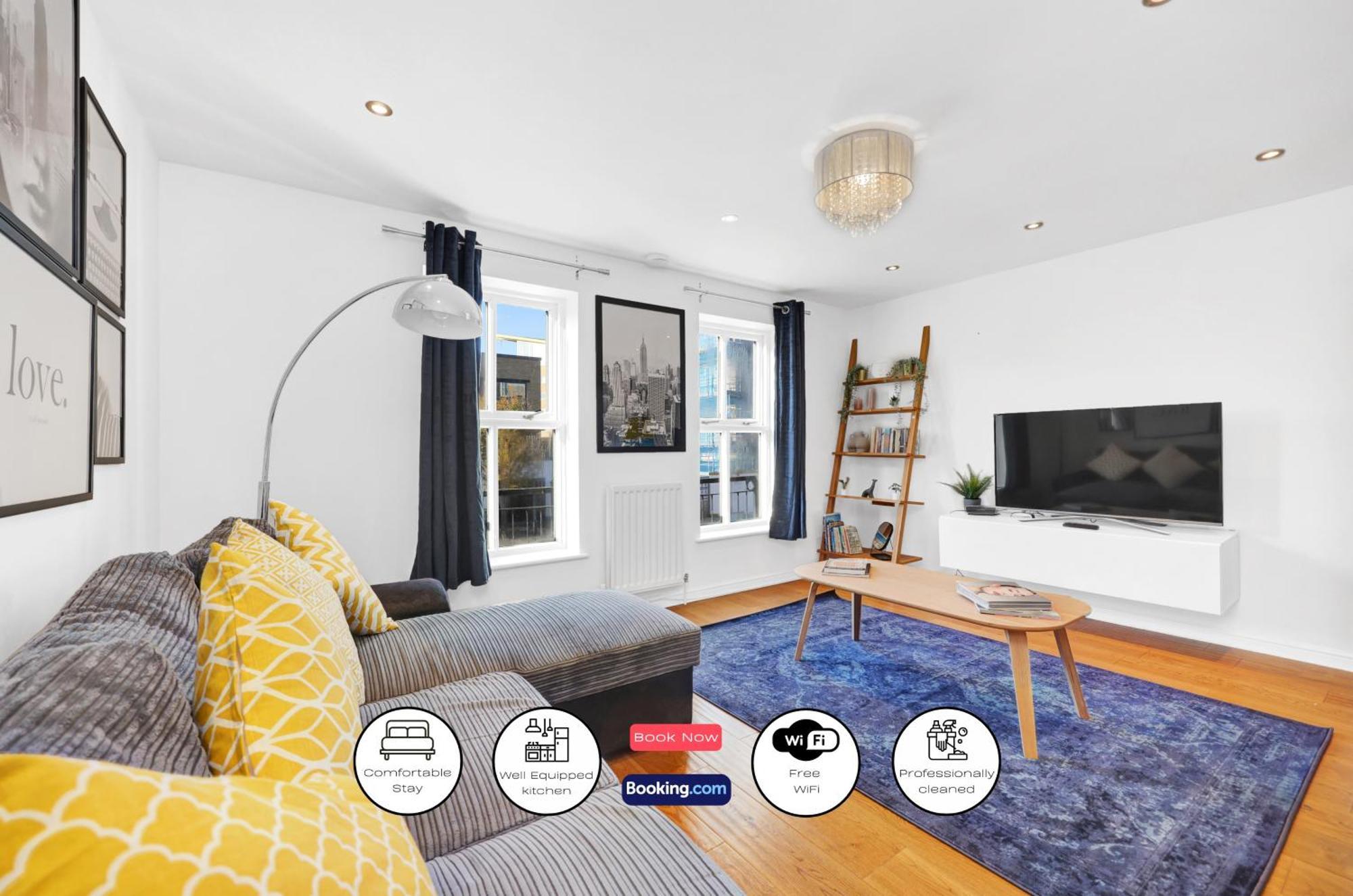 Lovely 3 Bedroom House Short Term & Flexible Renting Limehouse With Private Parking And Garden! Appartement Londen