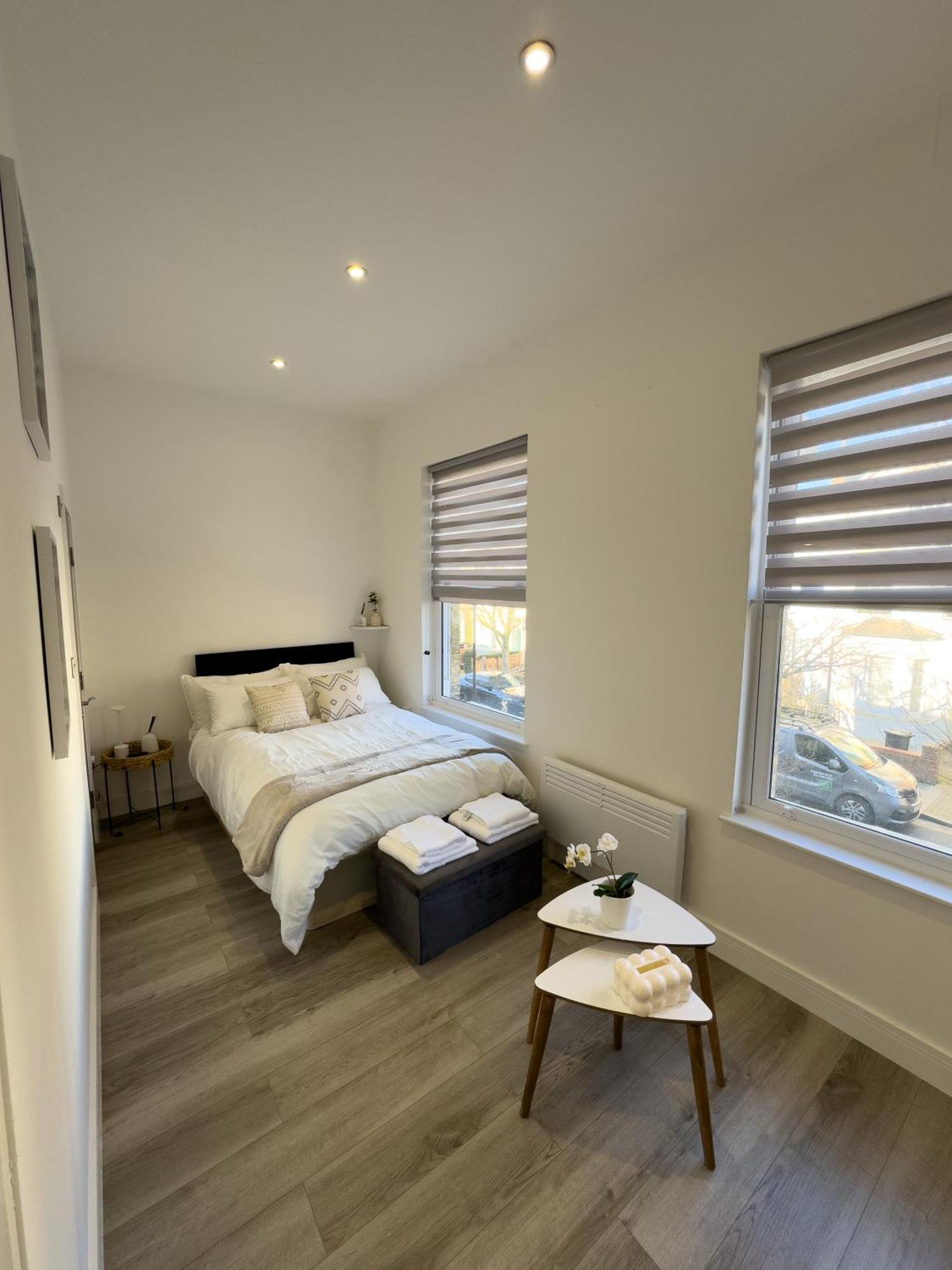Flat 20 Min From Center *
