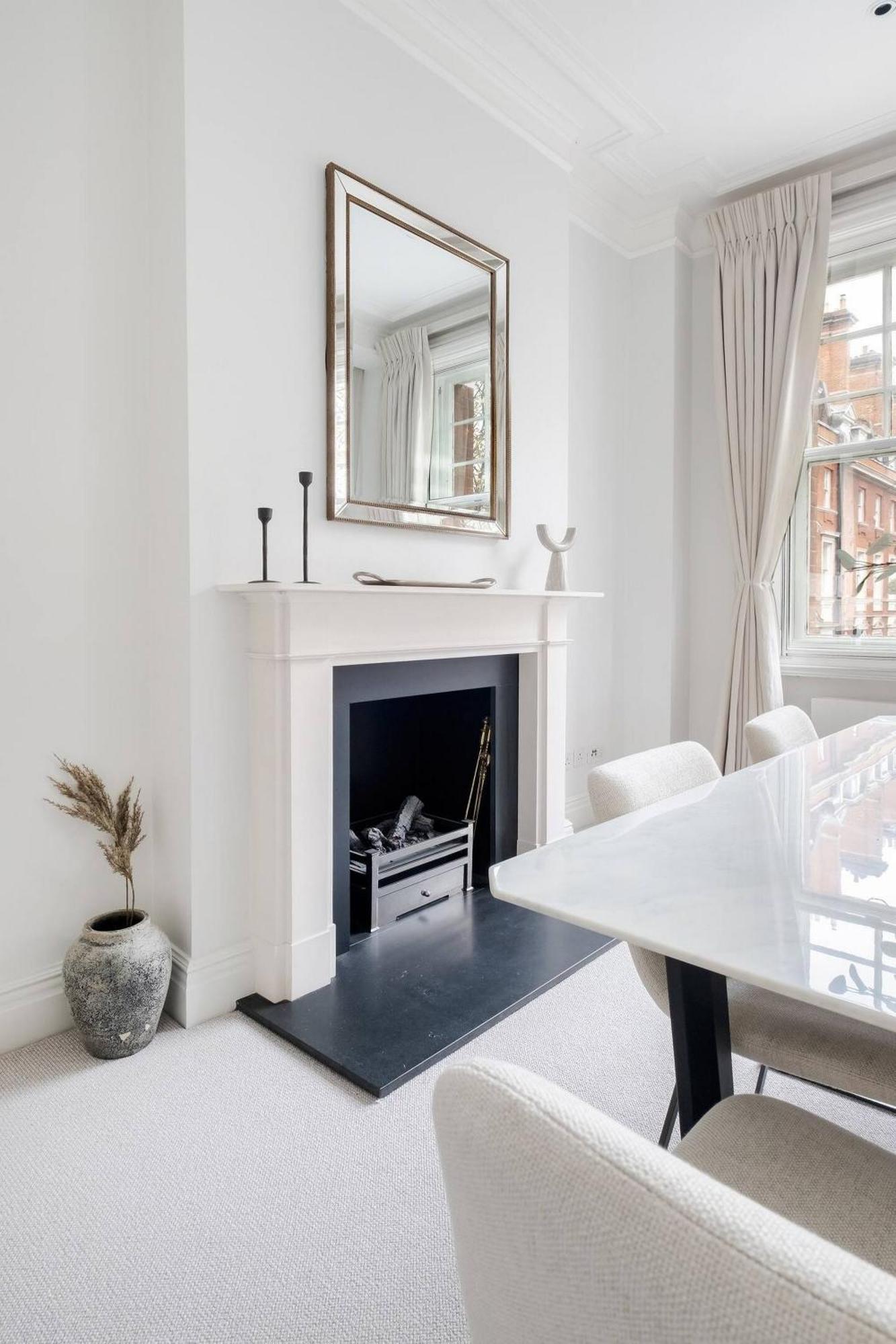 Exquisite Single-level Knightsbridge Flat Wlift Londra