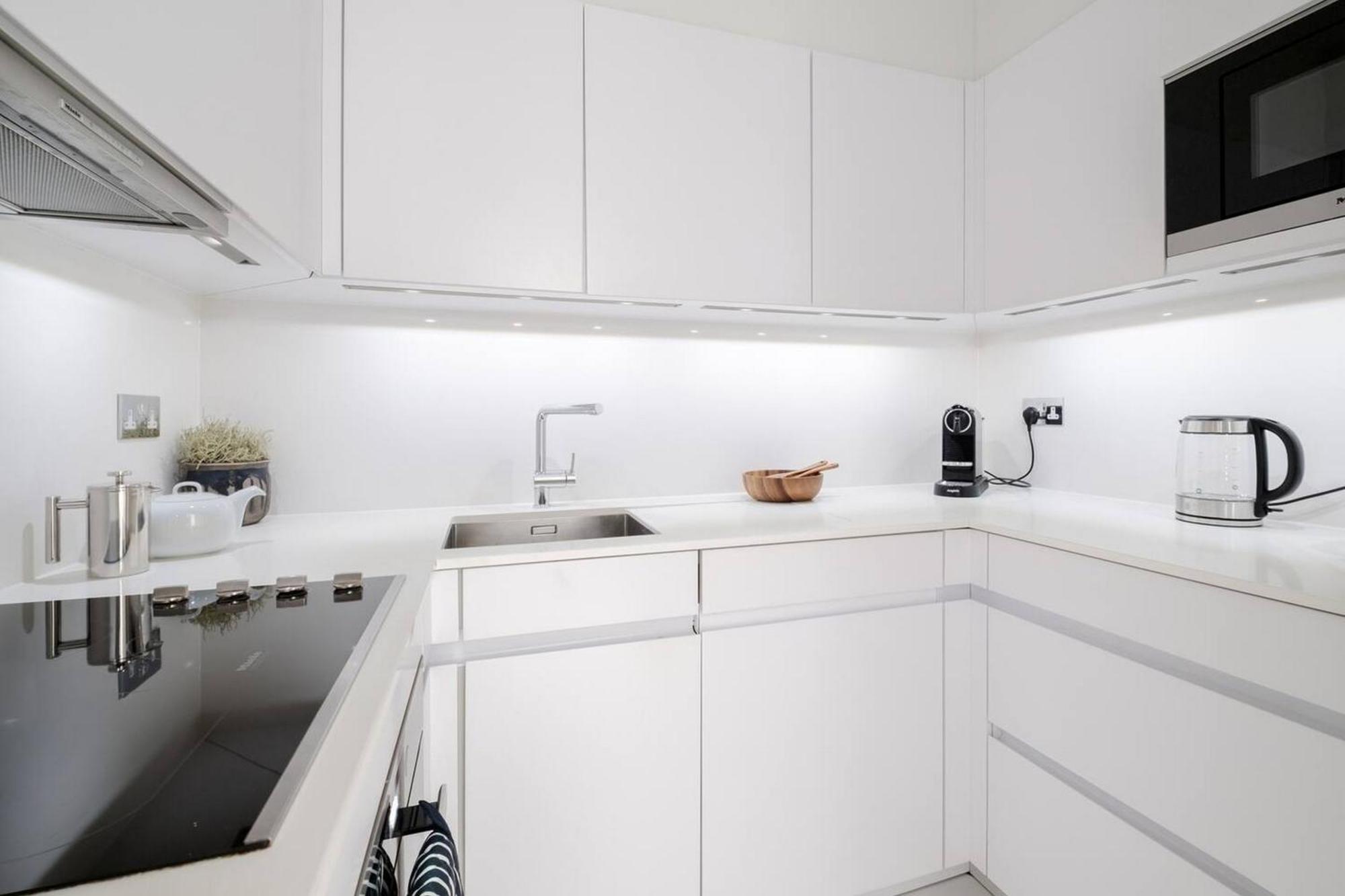 Exquisite Single-level Knightsbridge Flat Wlift * Londra
